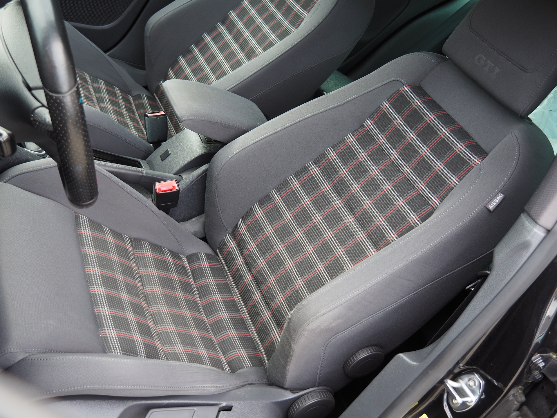 VW Golf 2.0 TFSI GTI-image-12
