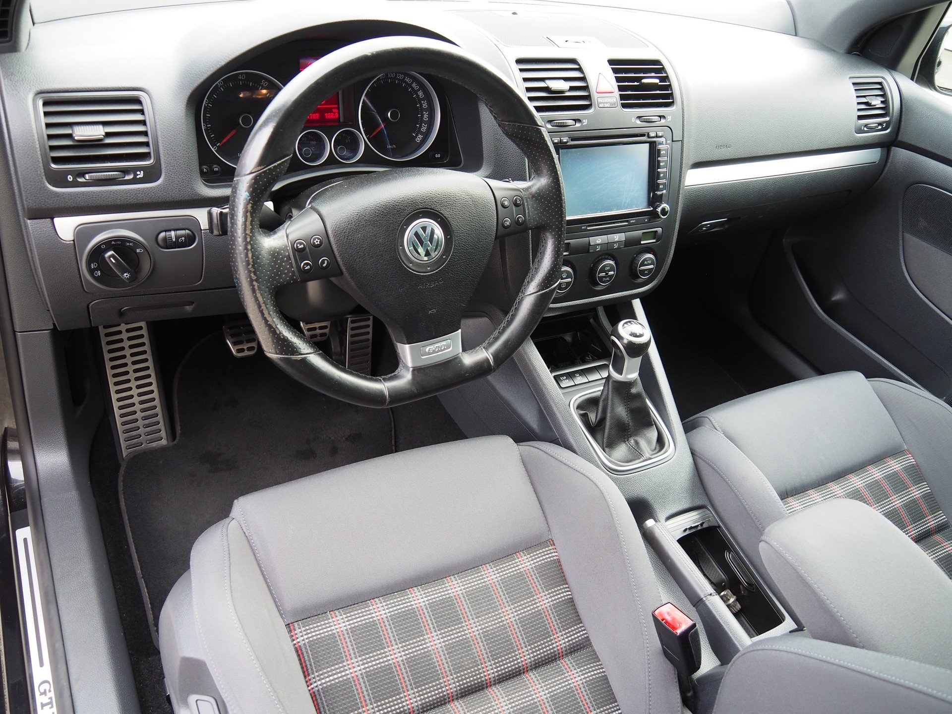 VW Golf 2.0 TFSI GTI-image-11