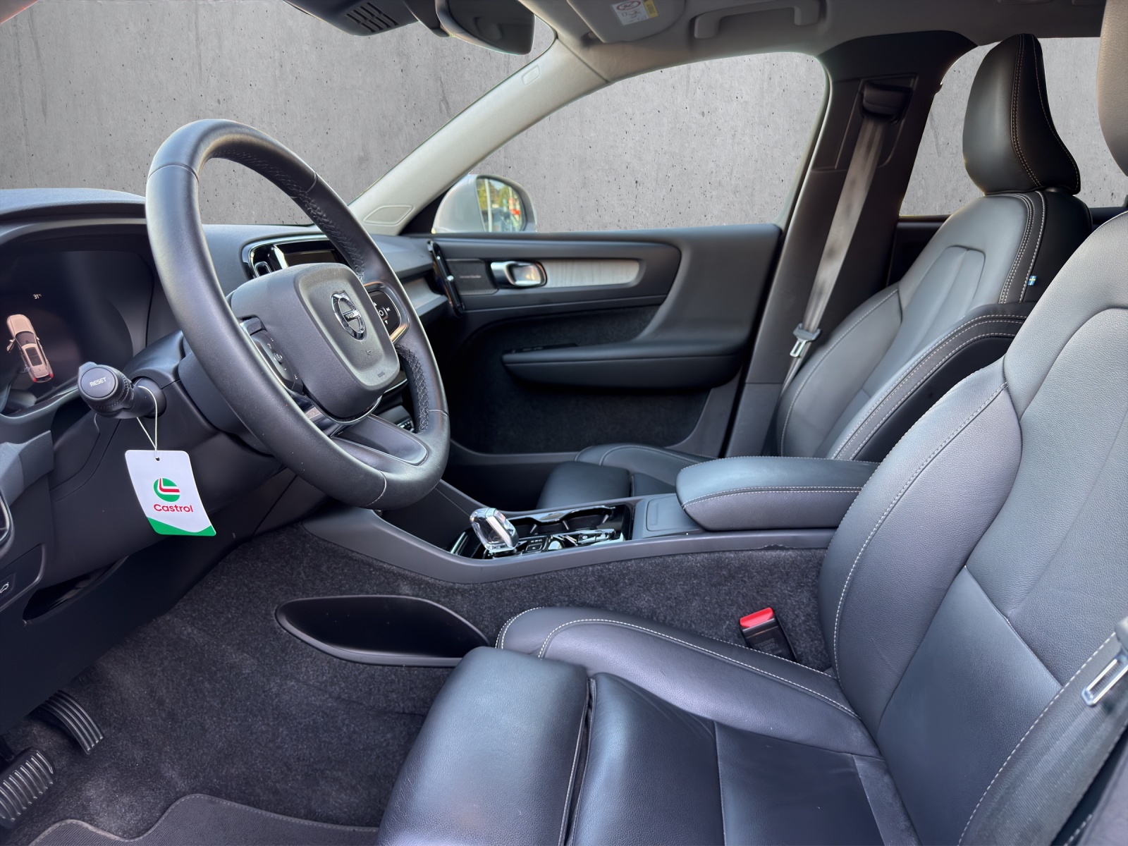 VOLVO XC40 2.0 B5 MH Plus Bright AWD-image-8