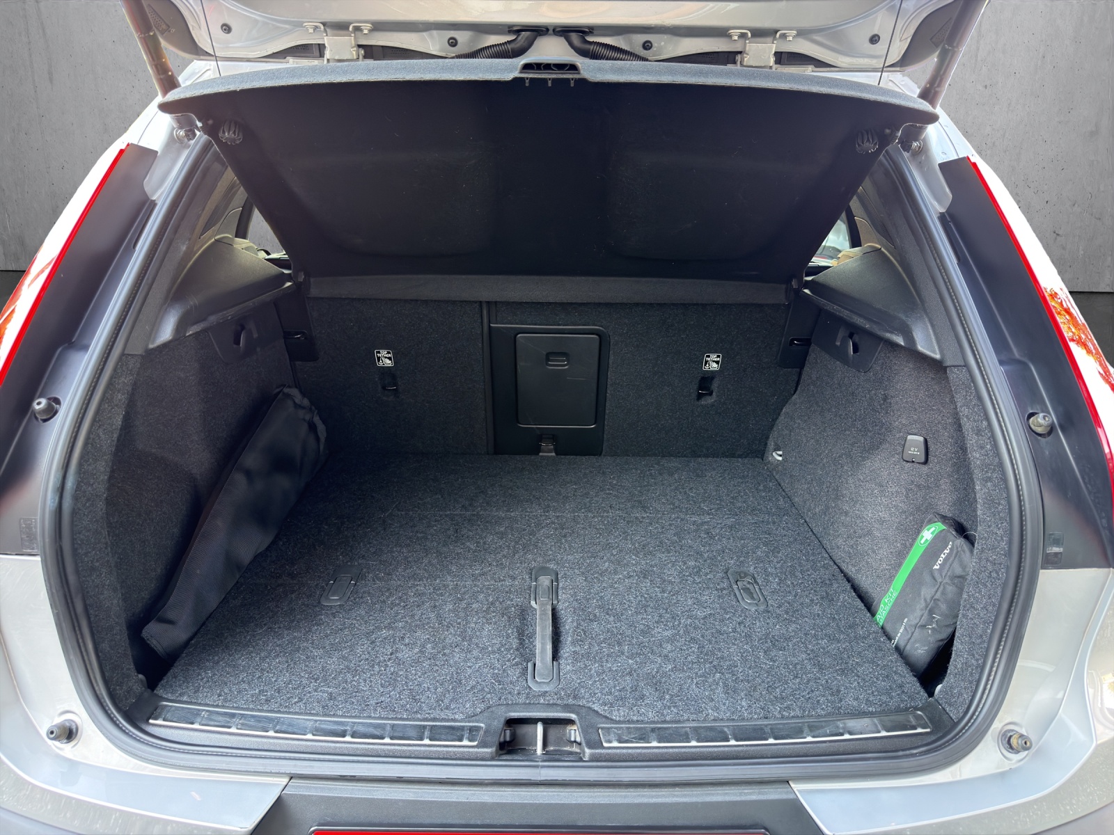 VOLVO XC40 2.0 B5 MH Plus Bright AWD-image-14