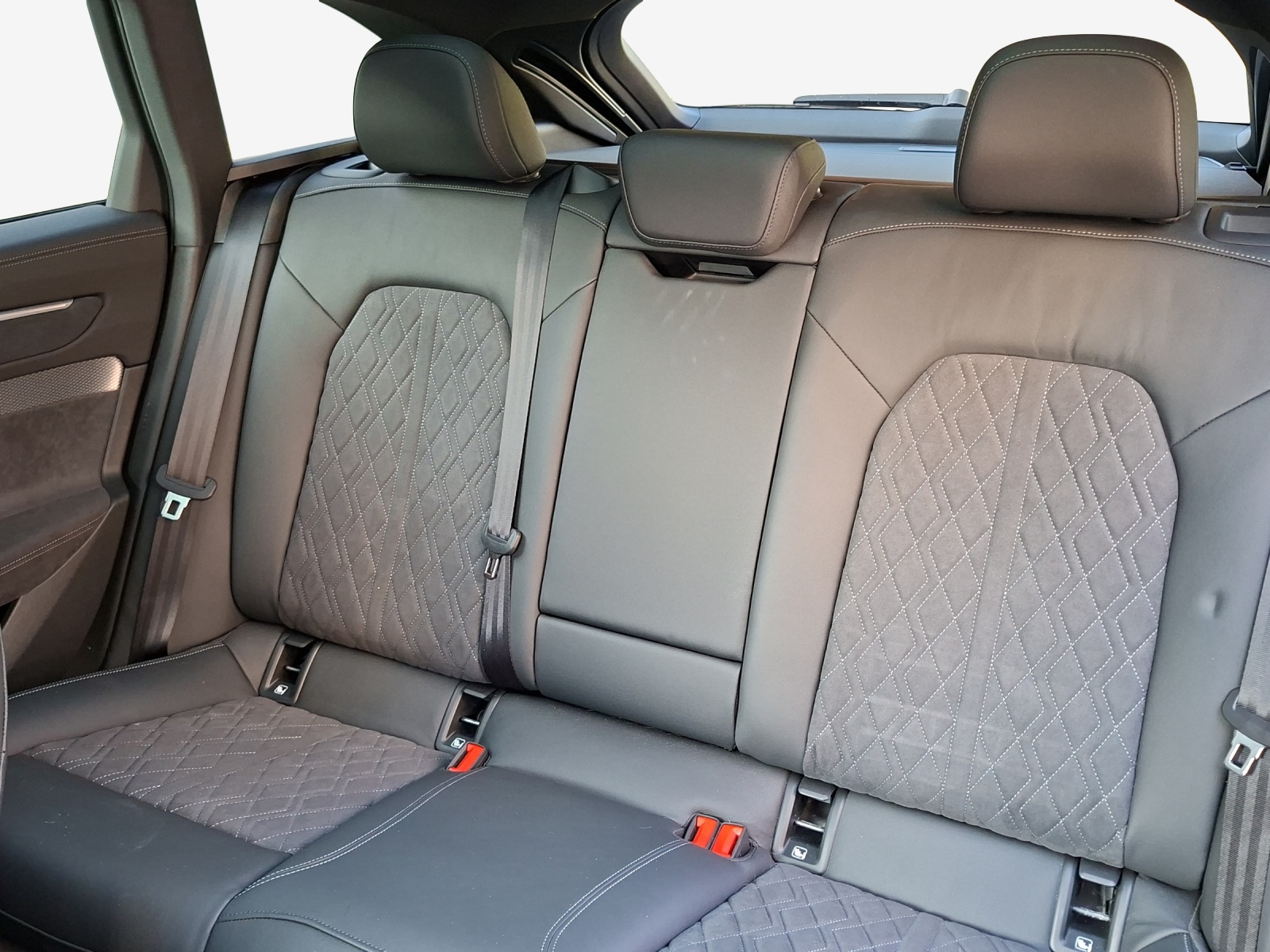 AUDI A6 Avant TDI quattro 150 kW S tronic-image-11