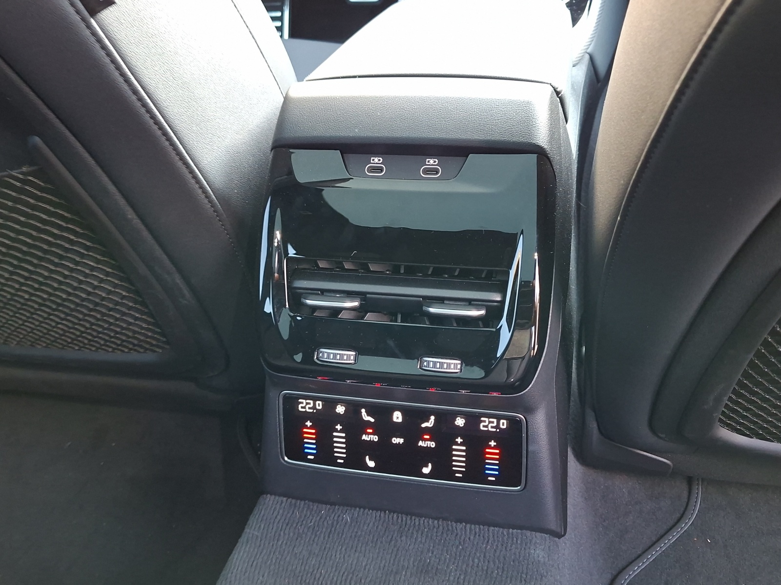 AUDI A6 Avant TDI quattro 150 kW S tronic-image-15