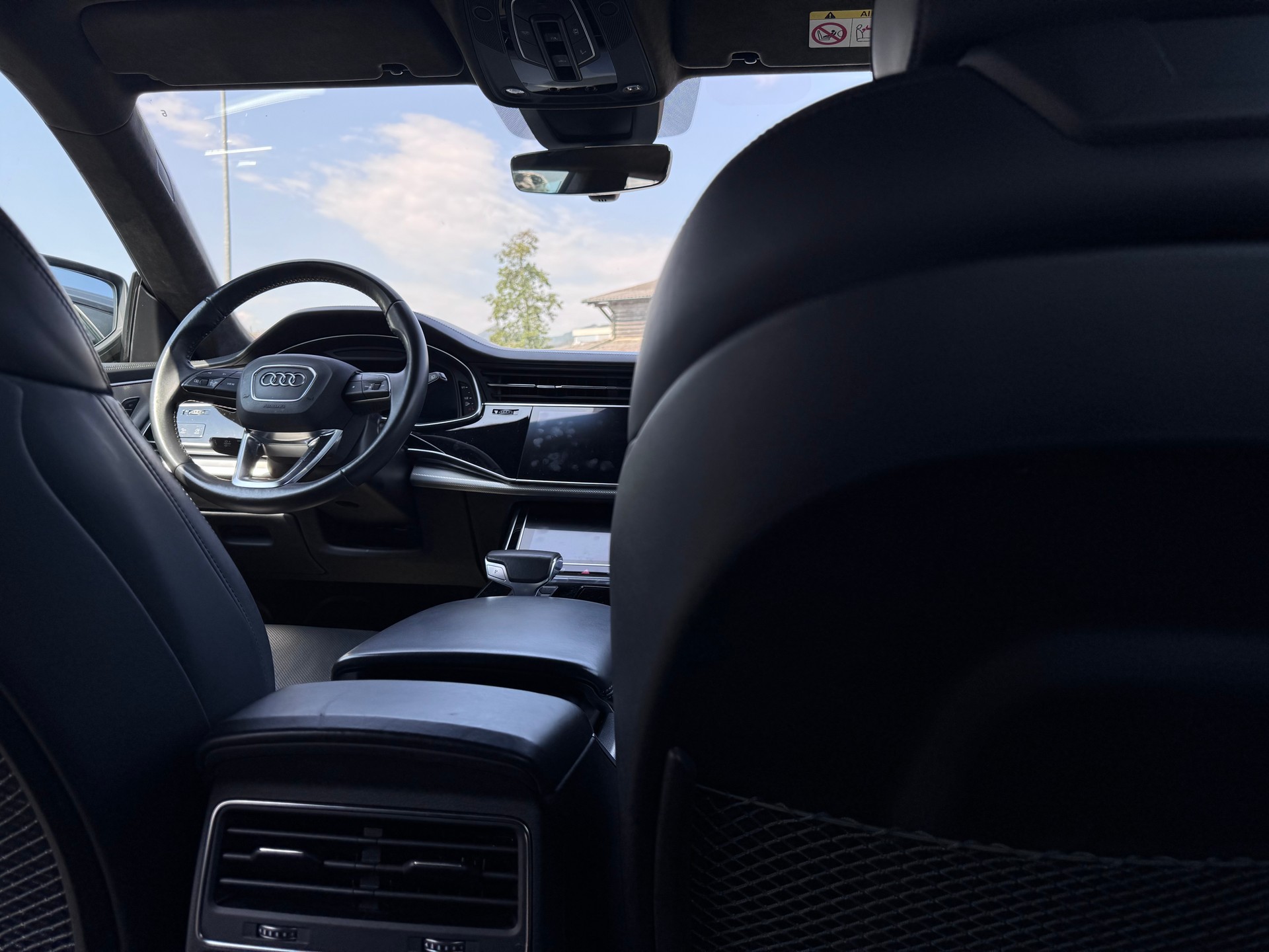 AUDI Q8 55 TFSI quattro tiptronic-image-10