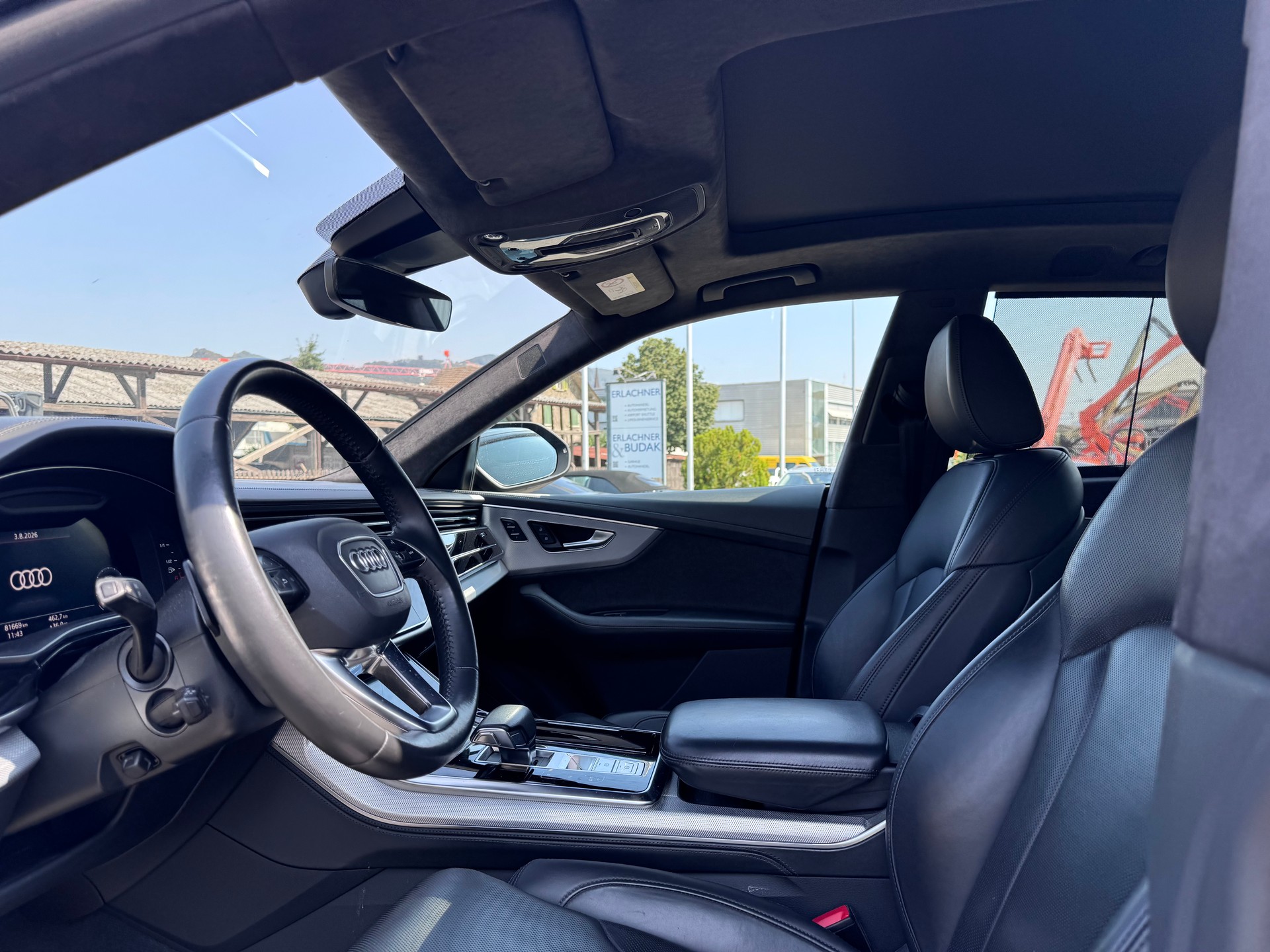 AUDI Q8 55 TFSI quattro tiptronic-image-11