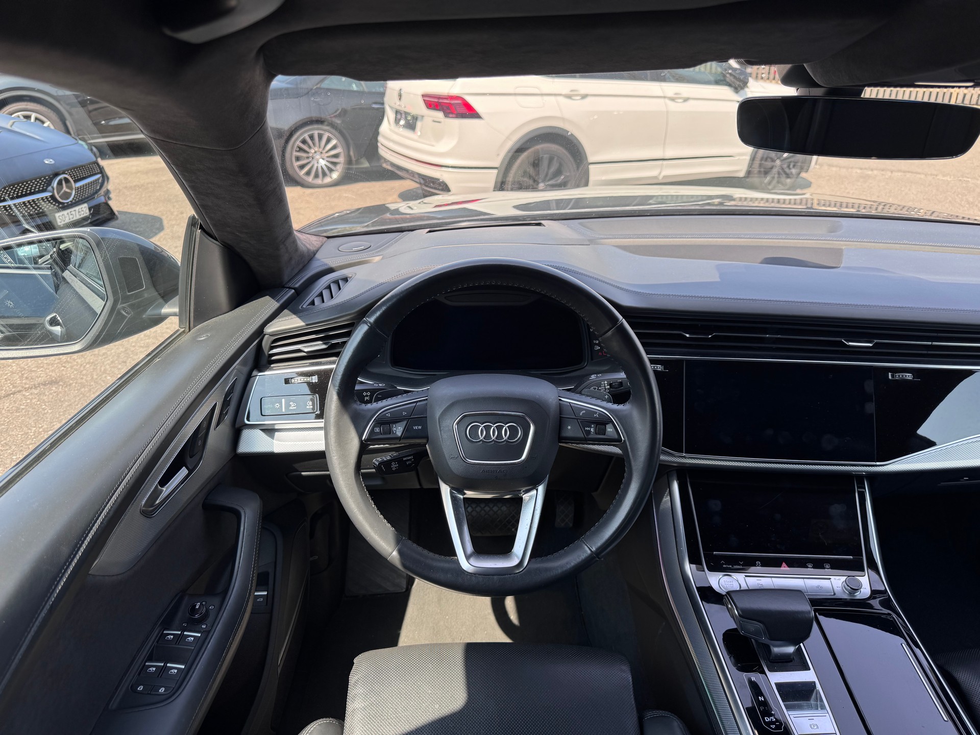 AUDI Q8 55 TFSI quattro tiptronic-image-8