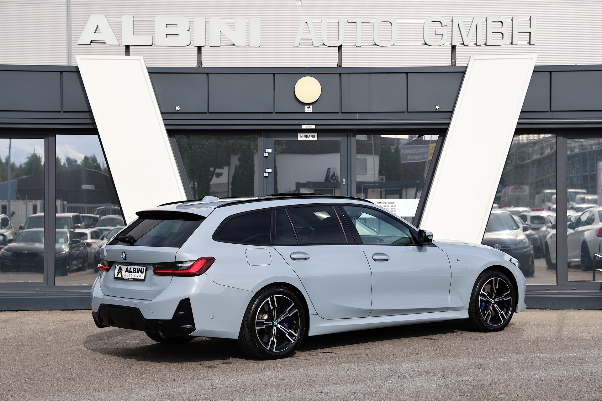BMW 330i M-Sport xDrive SAG Touring-image-3