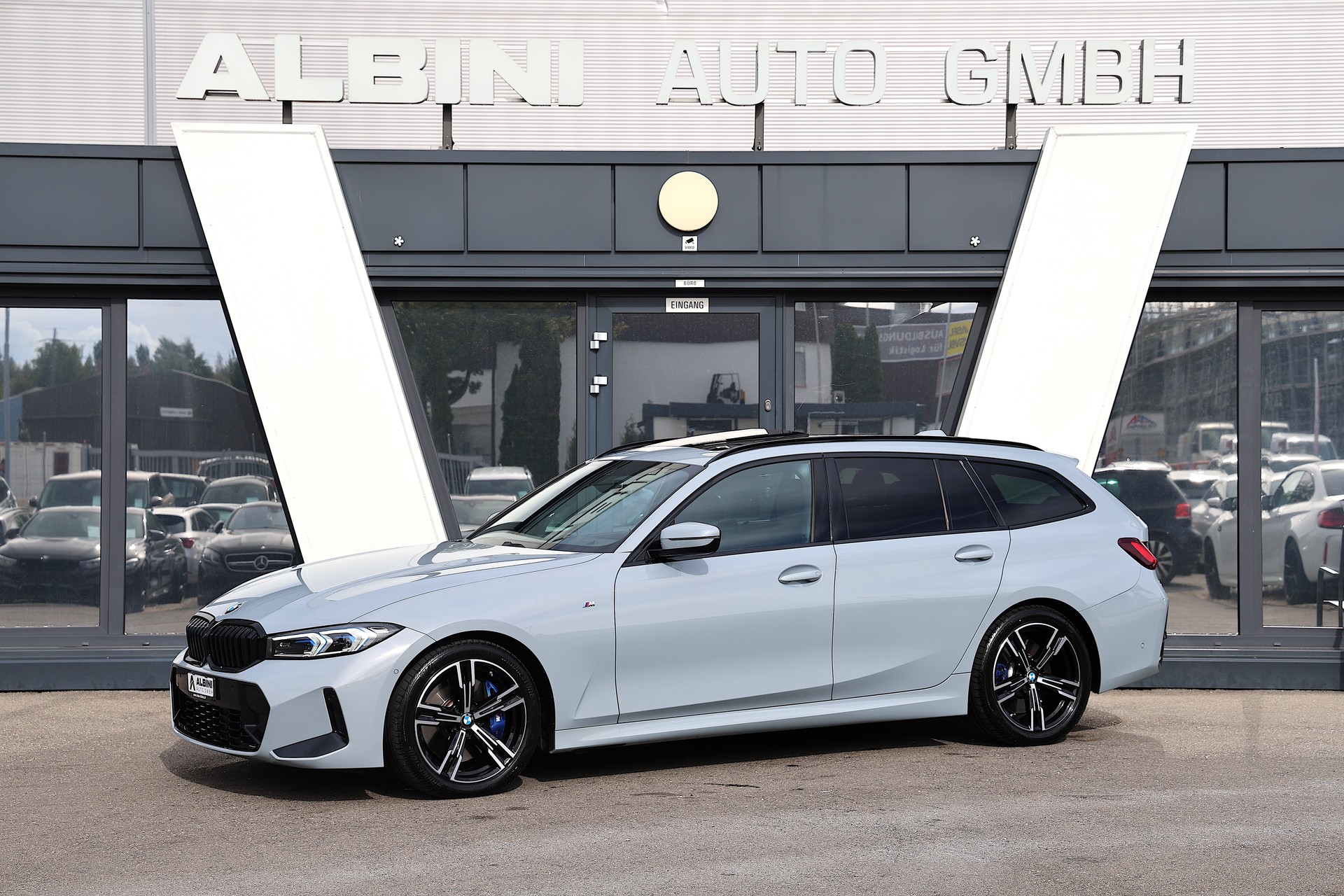 BMW 330i M-Sport xDrive SAG Touring-image-0