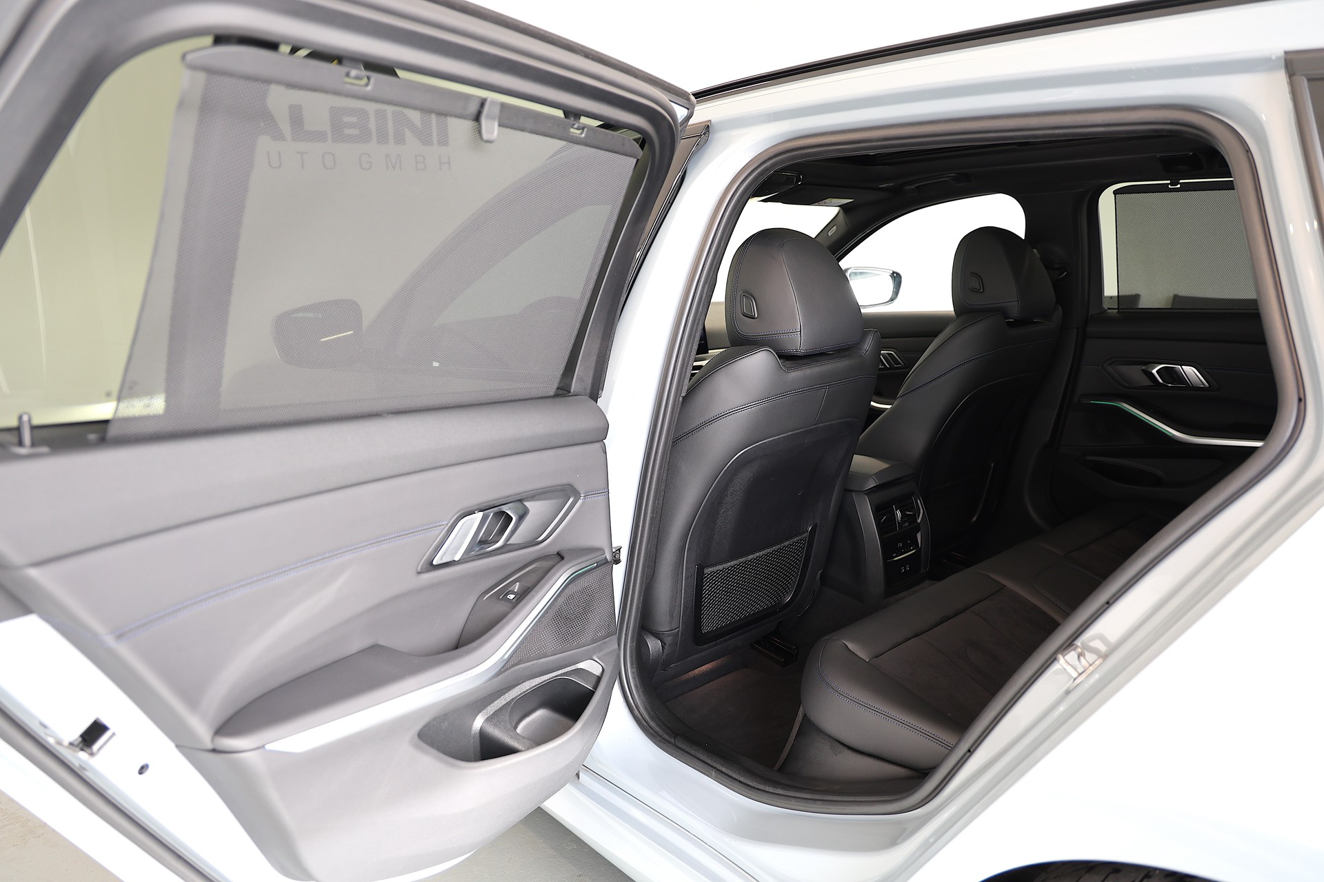 BMW 330i M-Sport xDrive SAG Touring-image-14
