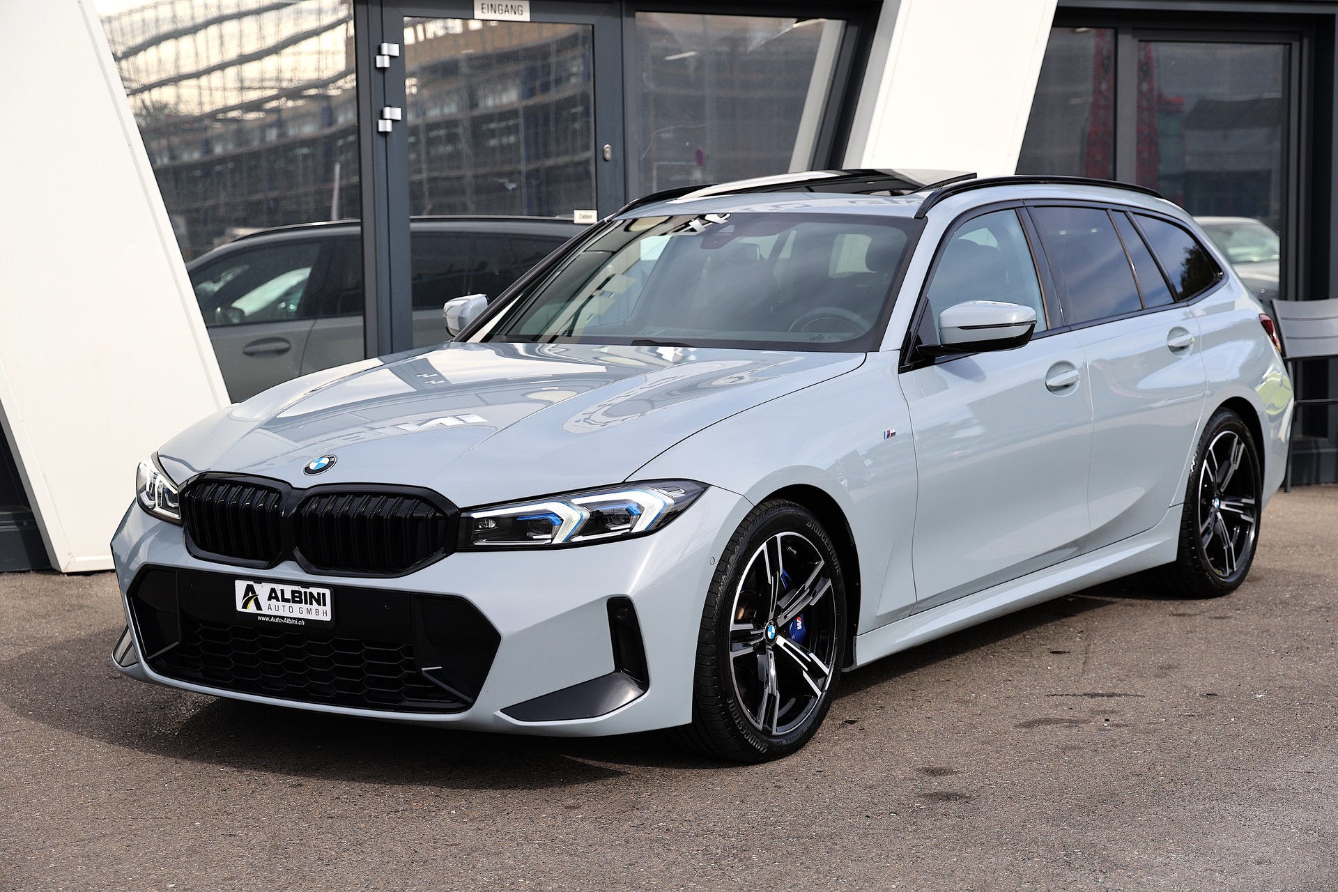BMW 330i M-Sport xDrive SAG Touring-image-1