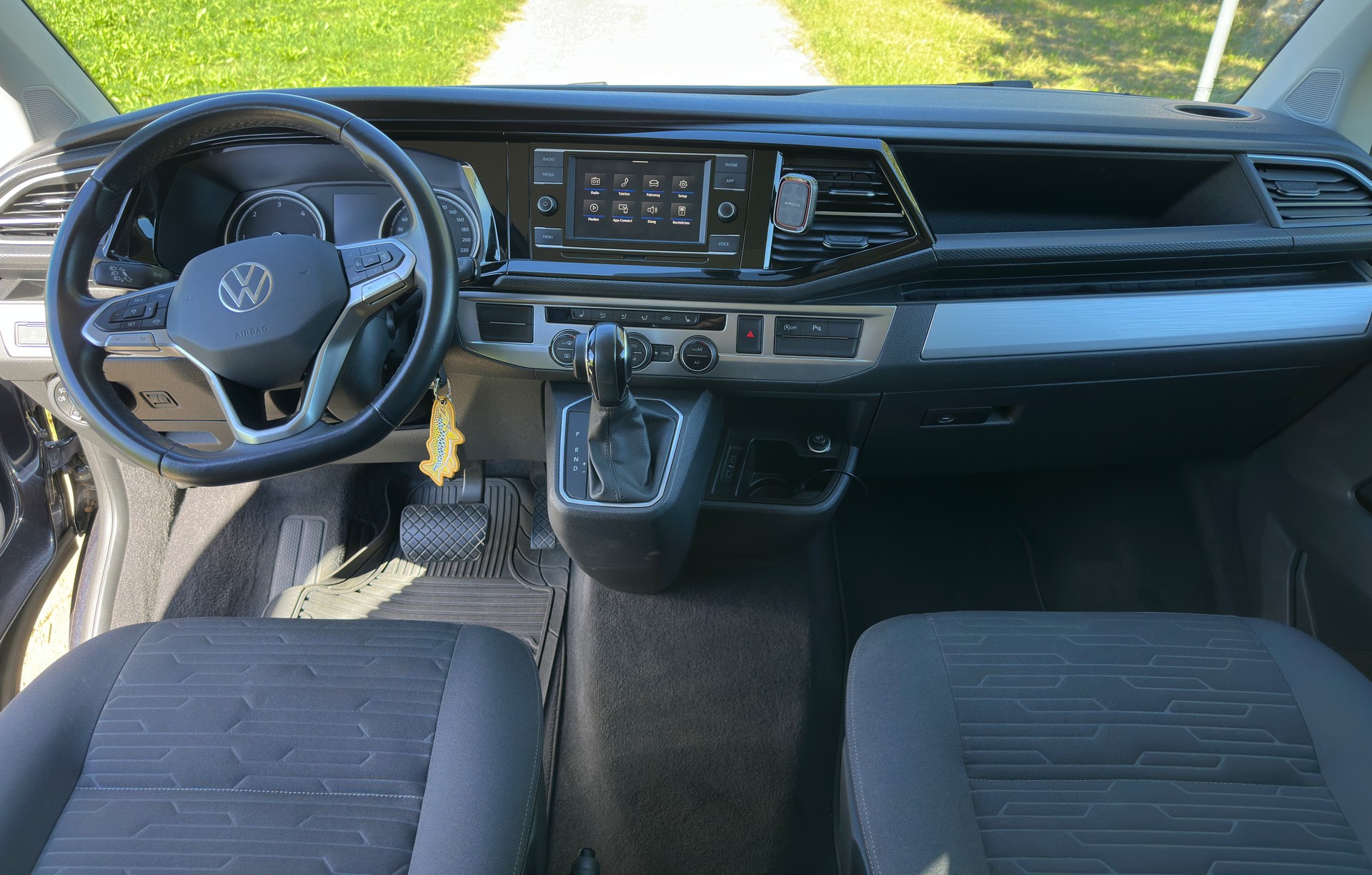 VW VW T6.1 Multivan 2.0 TDI 150 Comfortline DSG * Schiebetüre links und rechts * Zahnriemen getauscht * MFK * Quality 1 Garantie-image-2