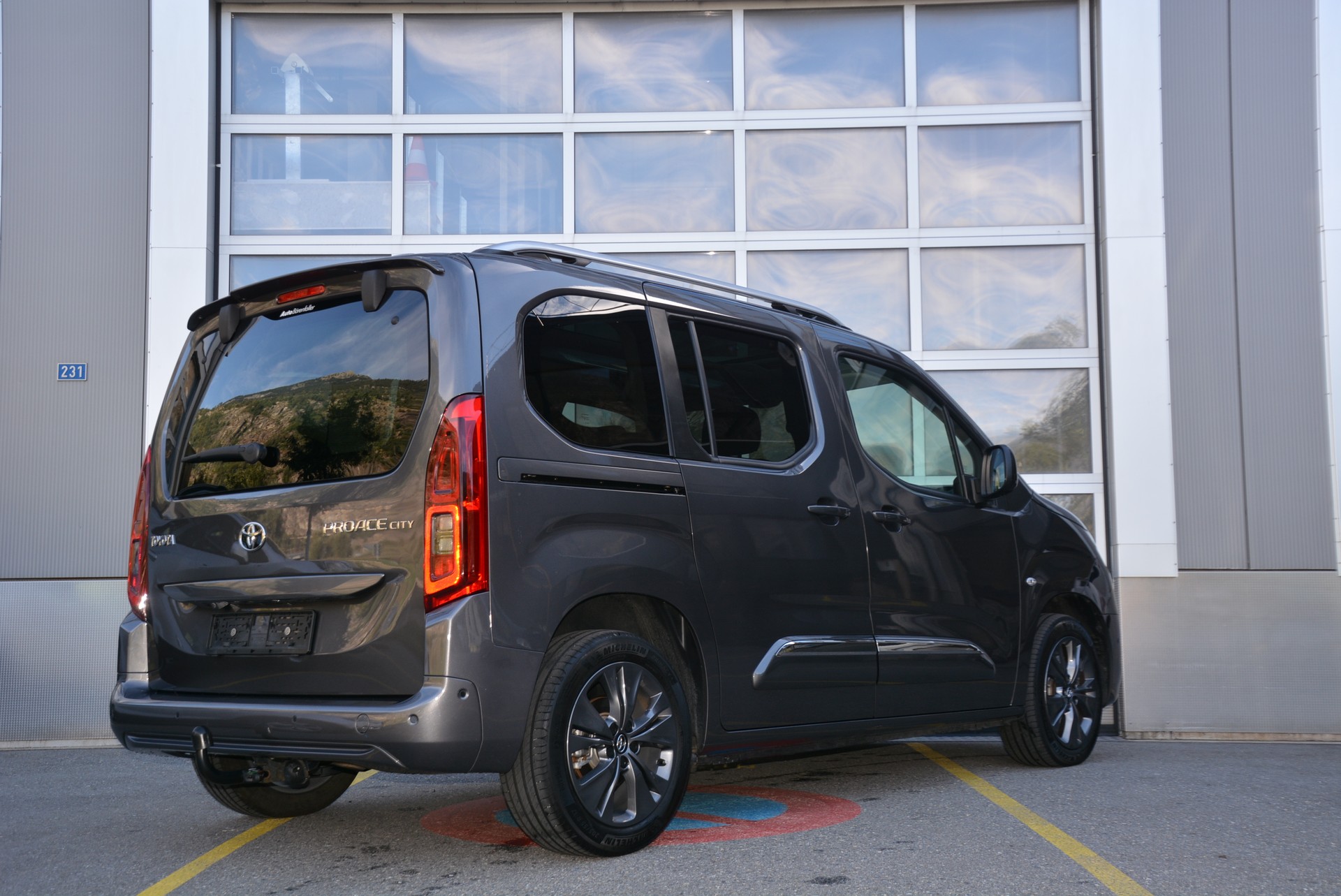 TOYOTA Proace City Verso 1.2 Style Medium Automatik-image-1