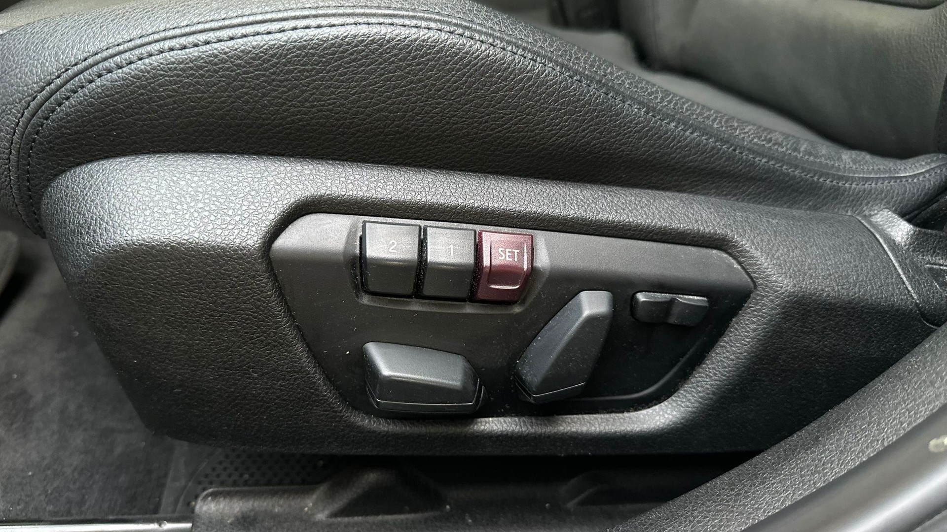 BMW 335i xDrive Touring Sport Line Steptronic-image-14