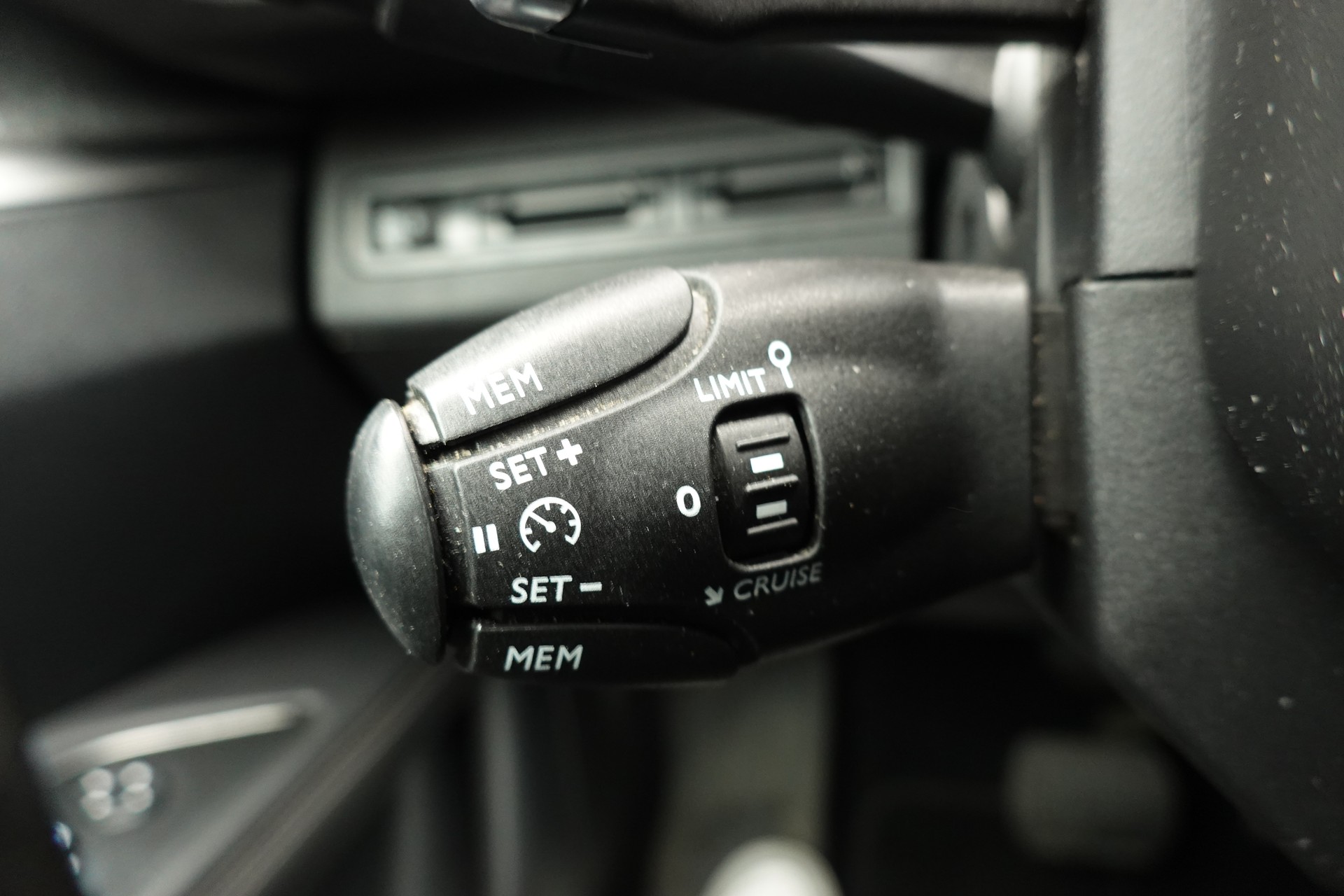 PEUGEOT 3008 1.2 PureTech "* CH Auto * Toit Panoramique * Climatisation Bi-zone * GPS * Aide au Stationnement * Cuir / Tissu *"-image-13