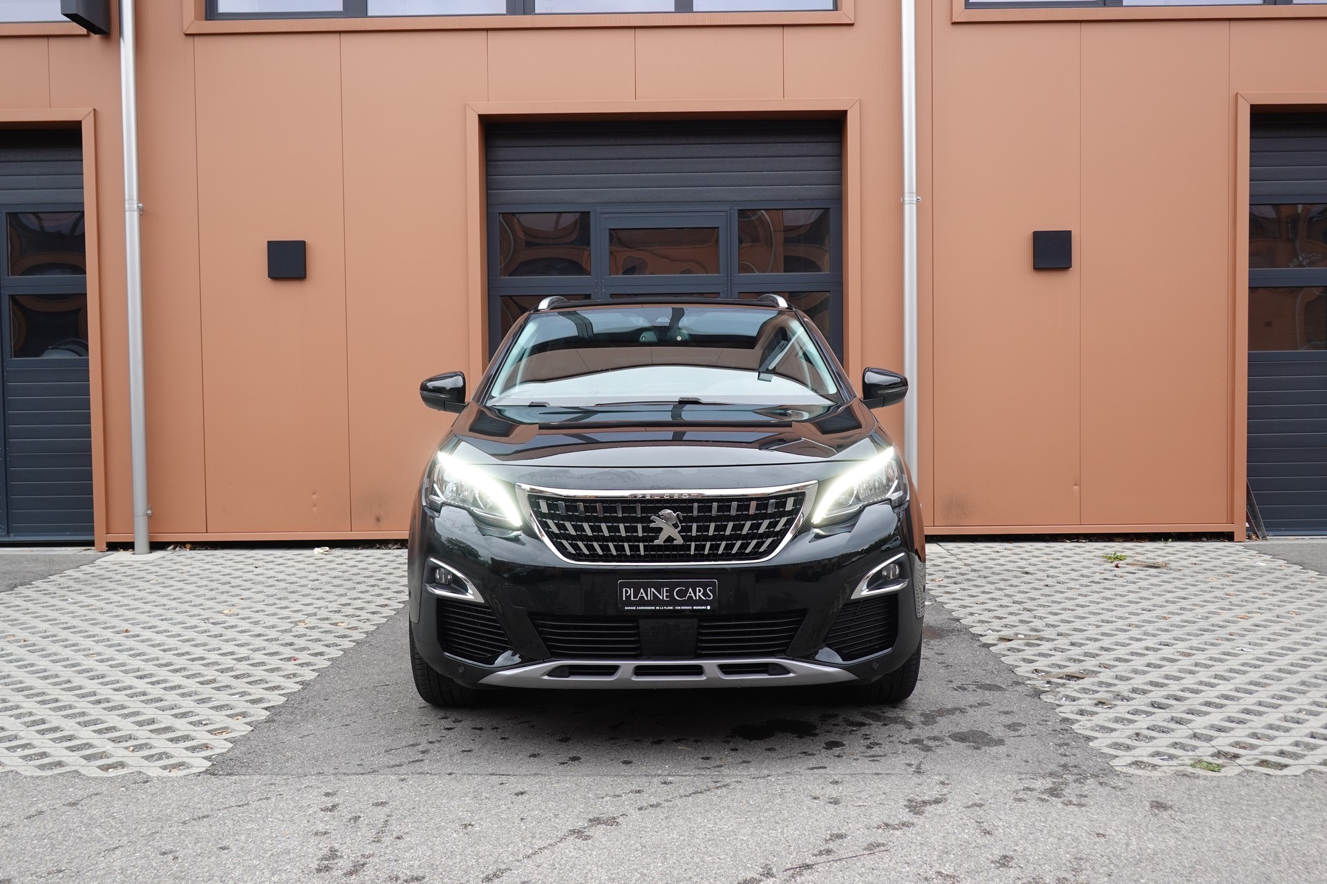 PEUGEOT 3008 1.2 PureTech "* CH Auto * Toit Panoramique * Climatisation Bi-zone * GPS * Aide au Stationnement * Cuir / Tissu *"-image-1