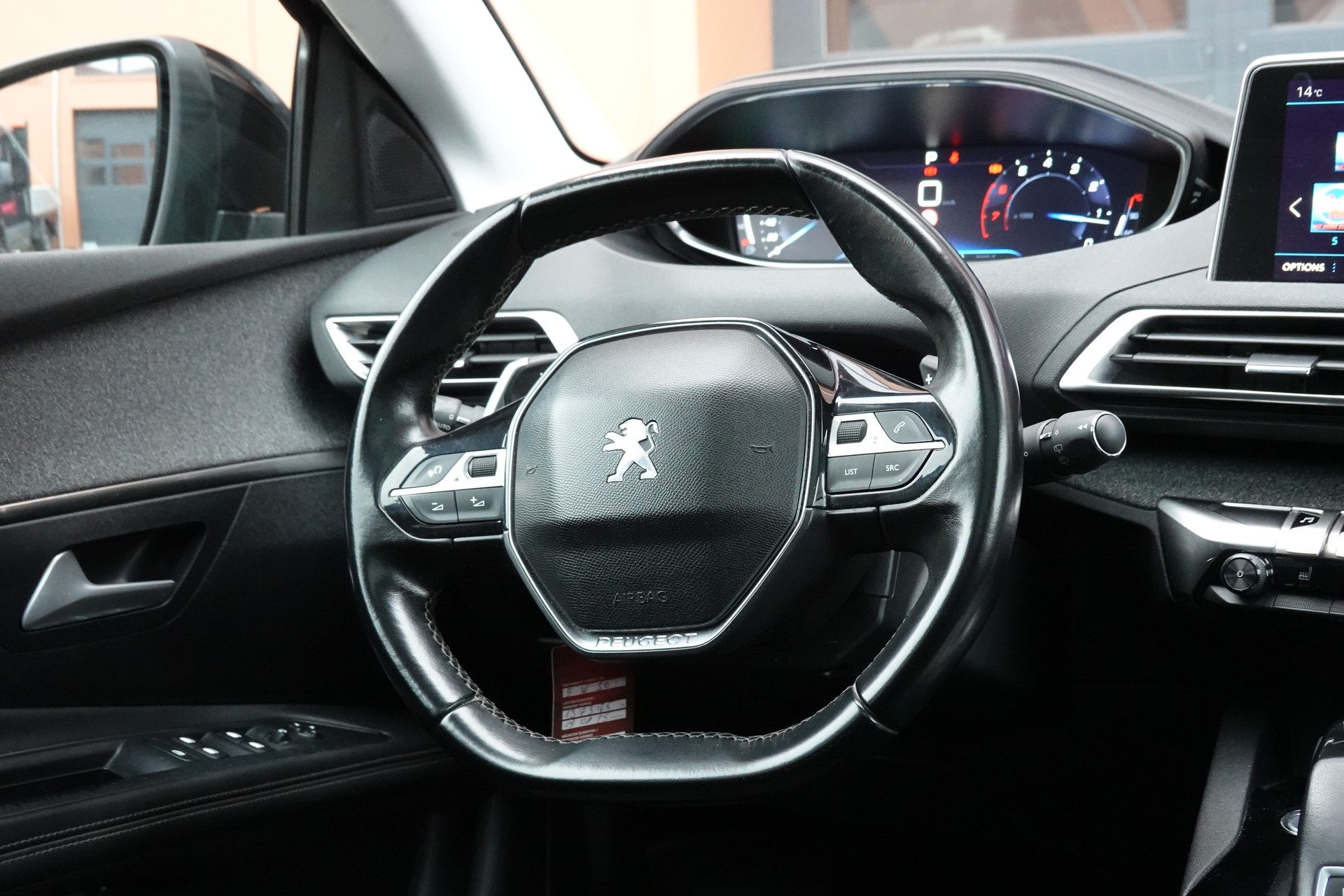 PEUGEOT 3008 1.2 PureTech "* CH Auto * Toit Panoramique * Climatisation Bi-zone * GPS * Aide au Stationnement * Cuir / Tissu *"-image-11