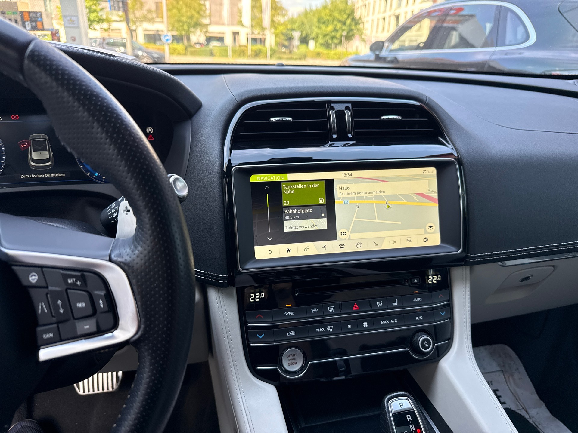 JAGUAR F-Pace 5.0 V8 SVR AWD Automatik-image-8