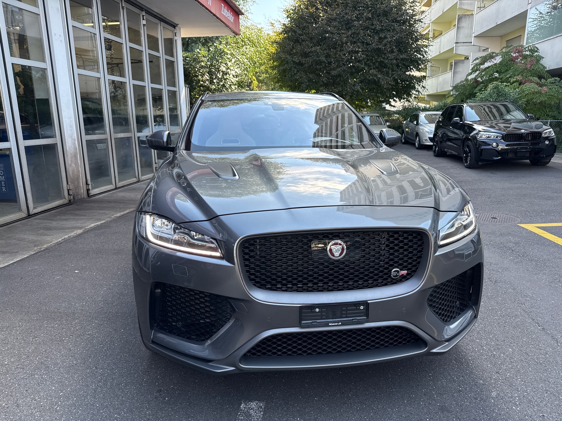 JAGUAR F-Pace 5.0 V8 SVR AWD Automatik-image-4