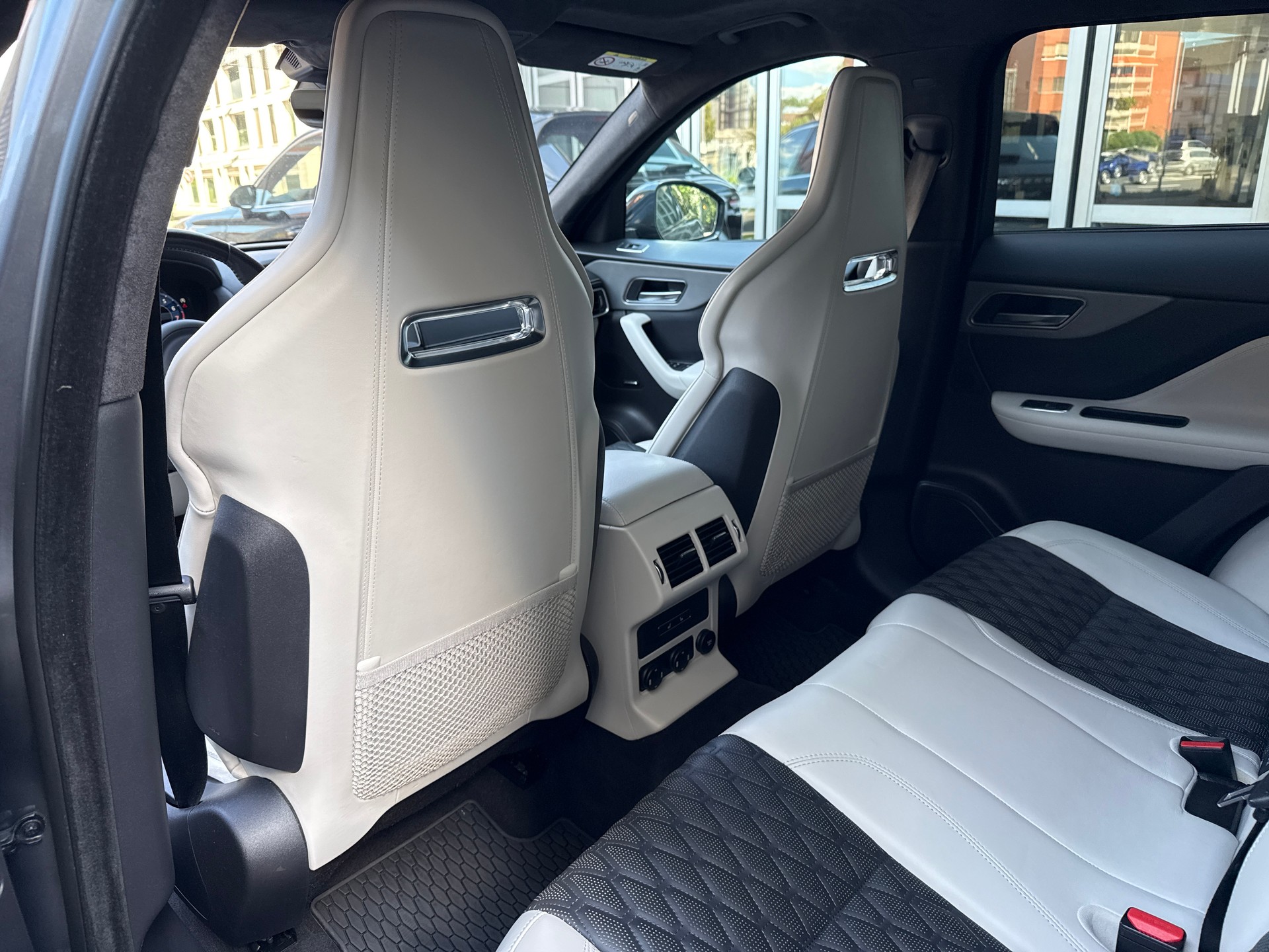 JAGUAR F-Pace 5.0 V8 SVR AWD Automatik-image-7