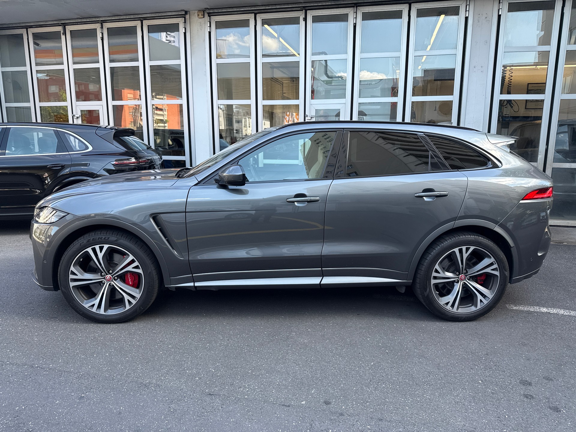 JAGUAR F-Pace 5.0 V8 SVR AWD Automatik-image-1
