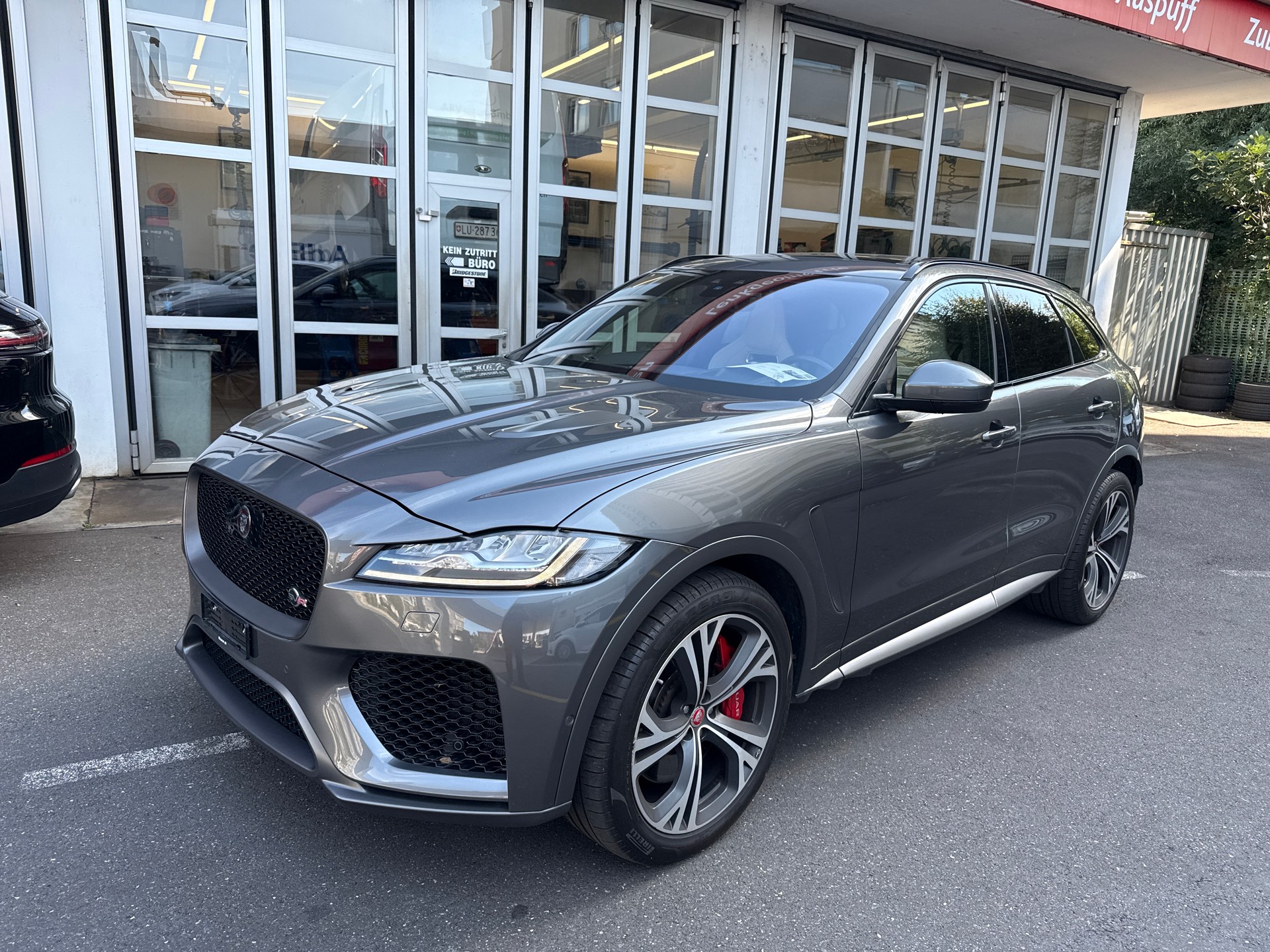 JAGUAR F-Pace 5.0 V8 SVR AWD Automatik-image-0