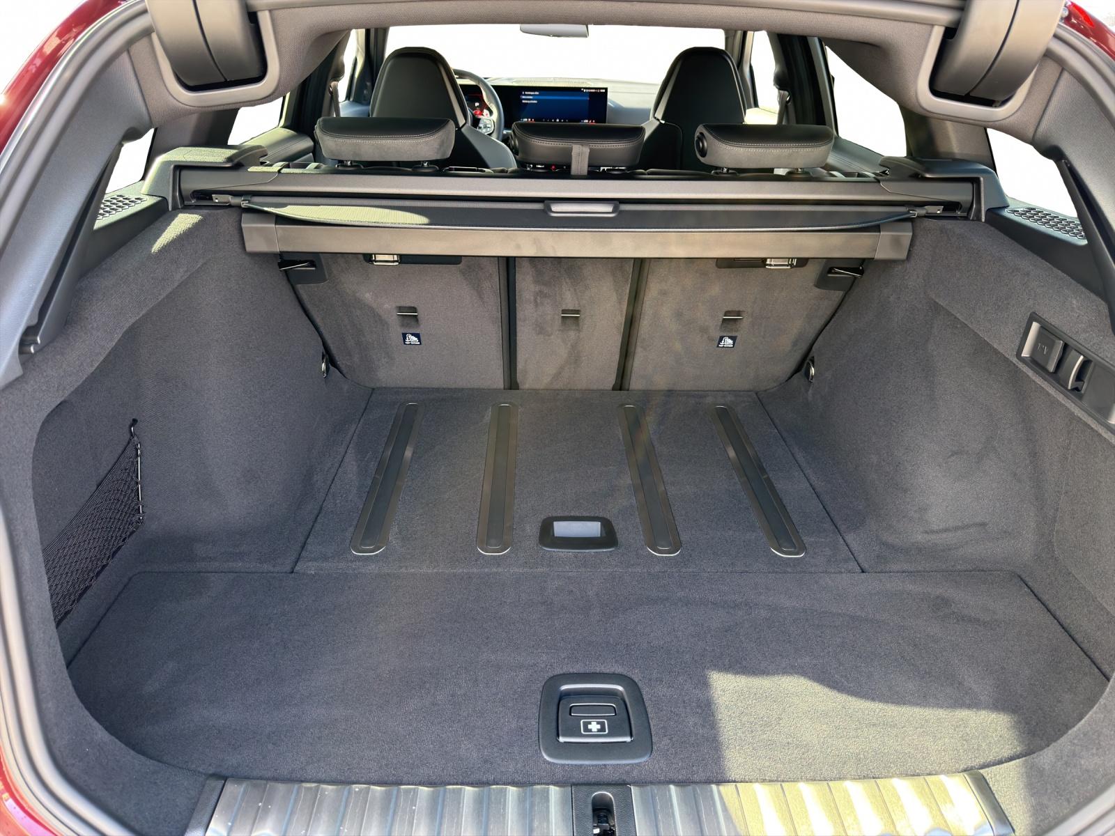 BMW M3 Competition M xDrive Touring-image-17
