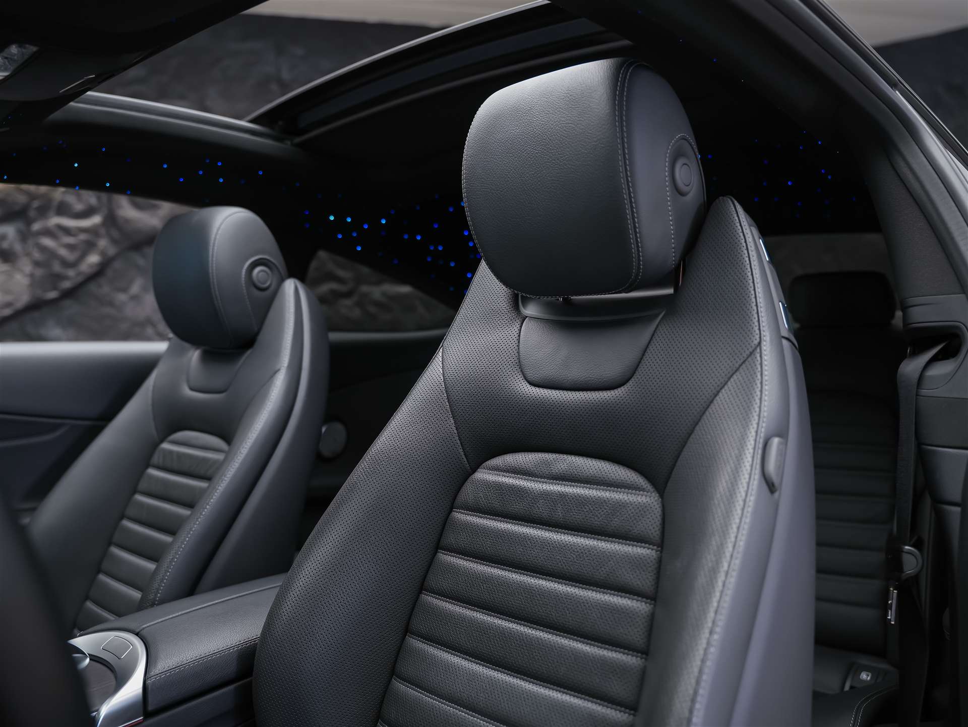 MERCEDES-BENZ C 200 Coupé 4Matic AMG Line 9G-Tronic *CH-Fahrzeug*Sternen Himmel*Panorama*Sitzbelüftung*-image-9