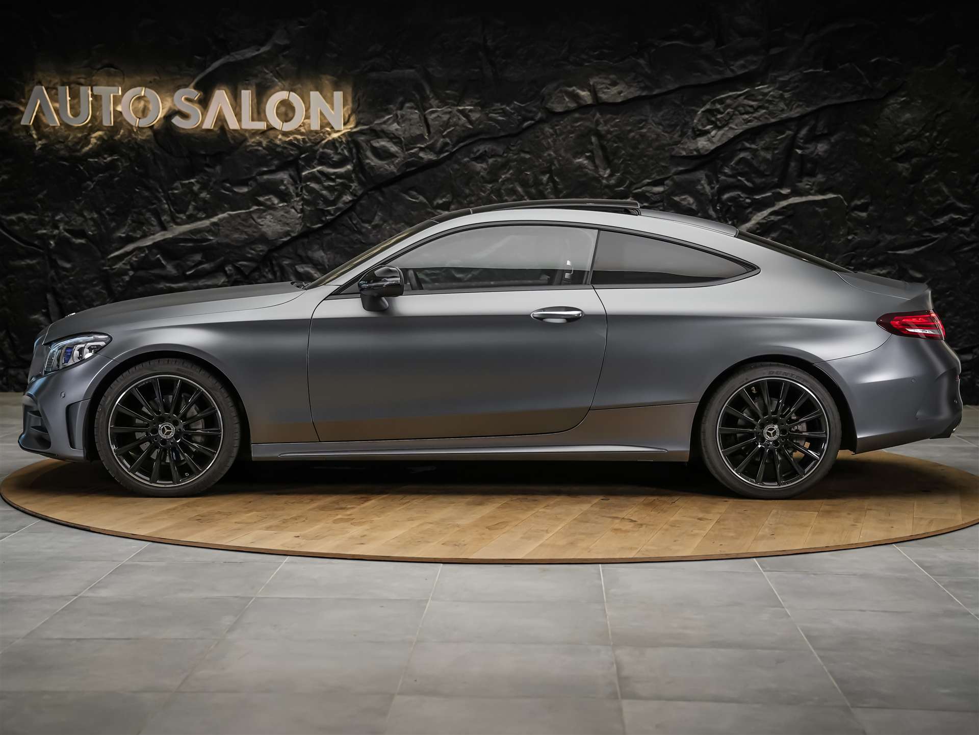 MERCEDES-BENZ C 200 Coupé 4Matic AMG Line 9G-Tronic *CH-Fahrzeug*Sternen Himmel*Panorama*Sitzbelüftung*-image-1