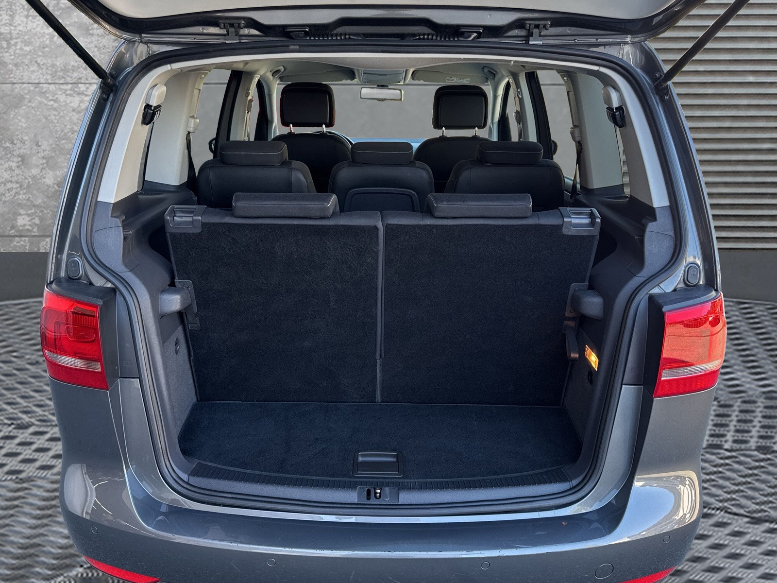 VW Touran 1.4 TSI Cup DSG-image-14