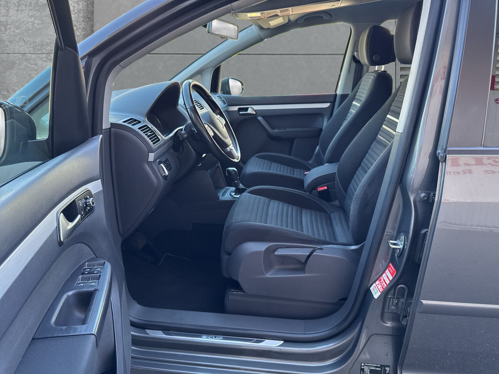 VW Touran 1.4 TSI Cup DSG-image-8