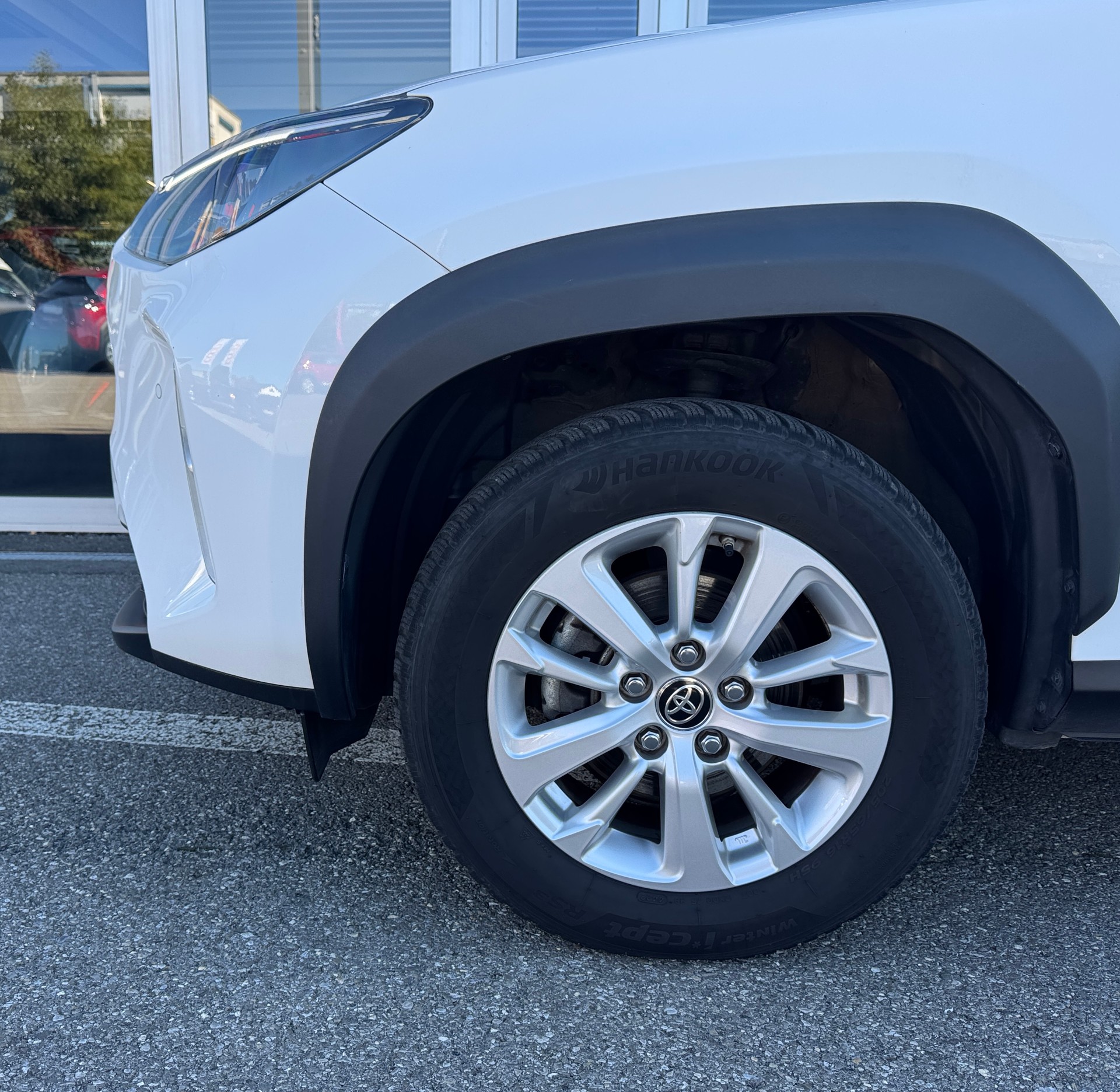 TOYOTA Yaris Cross 1.5 Comfort e-CVT AWDi-image-2