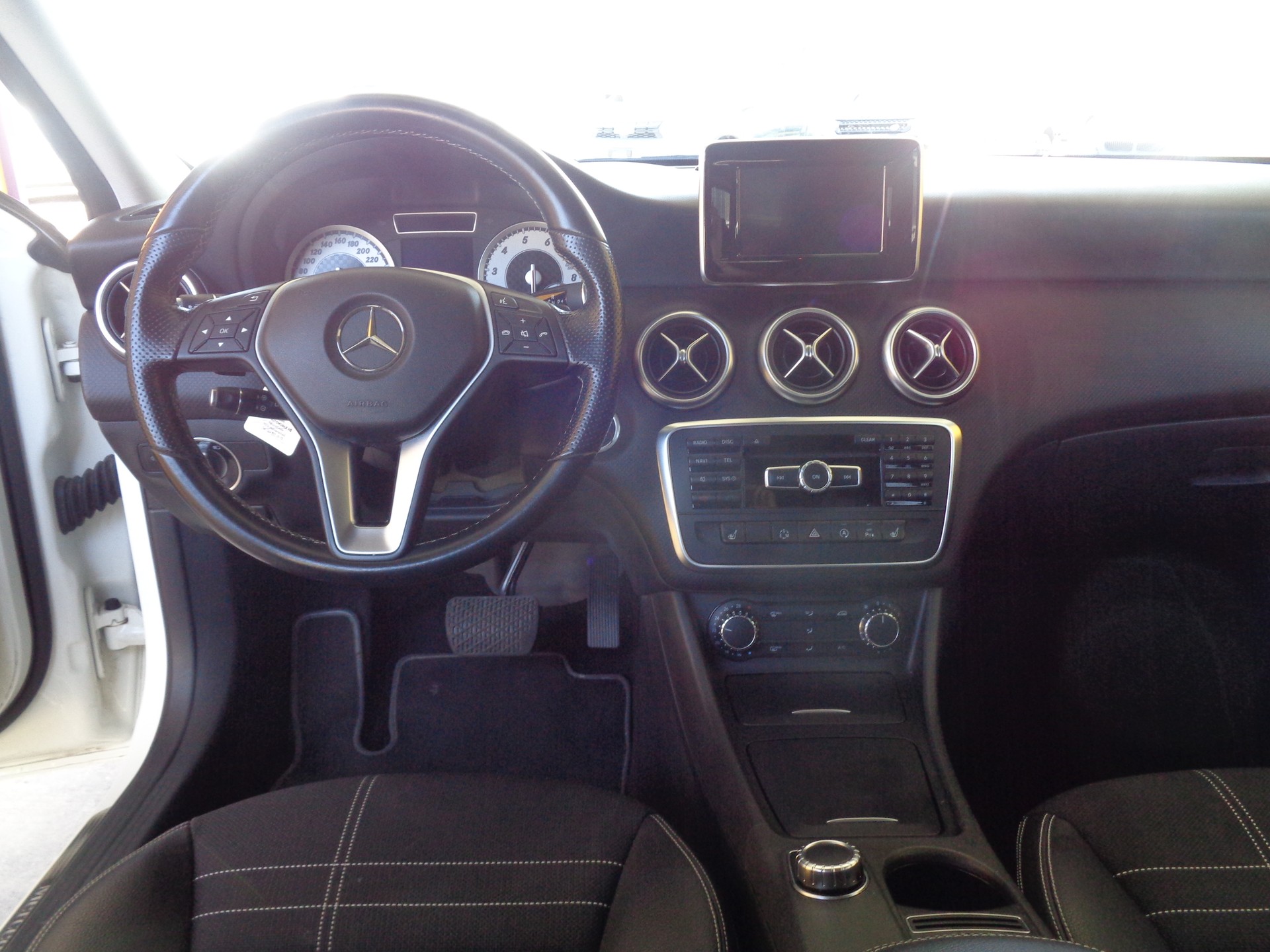 MERCEDES-BENZ A 200 Night Star 7G-DCT-image-10