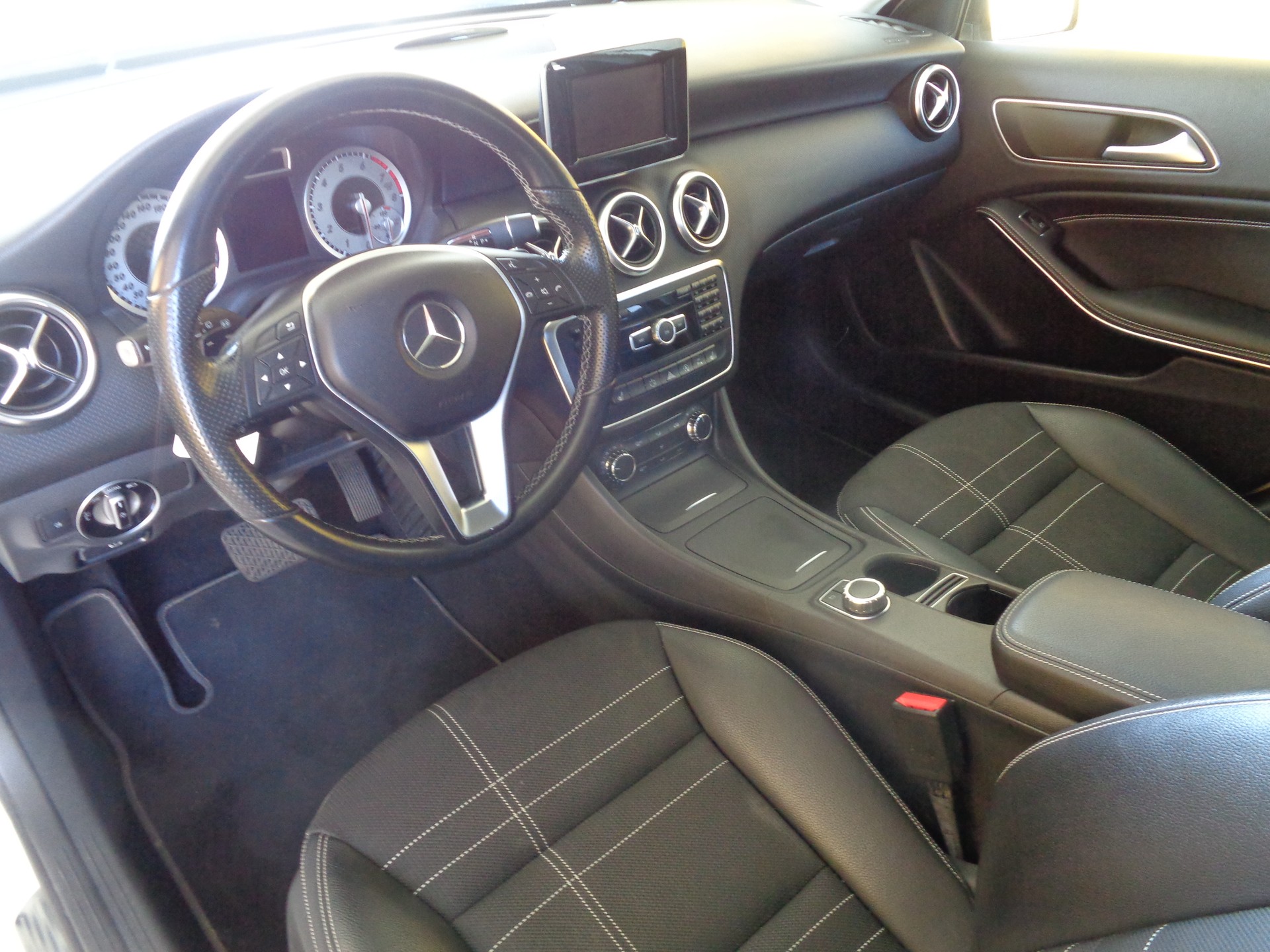 MERCEDES-BENZ A 200 Night Star 7G-DCT-image-9