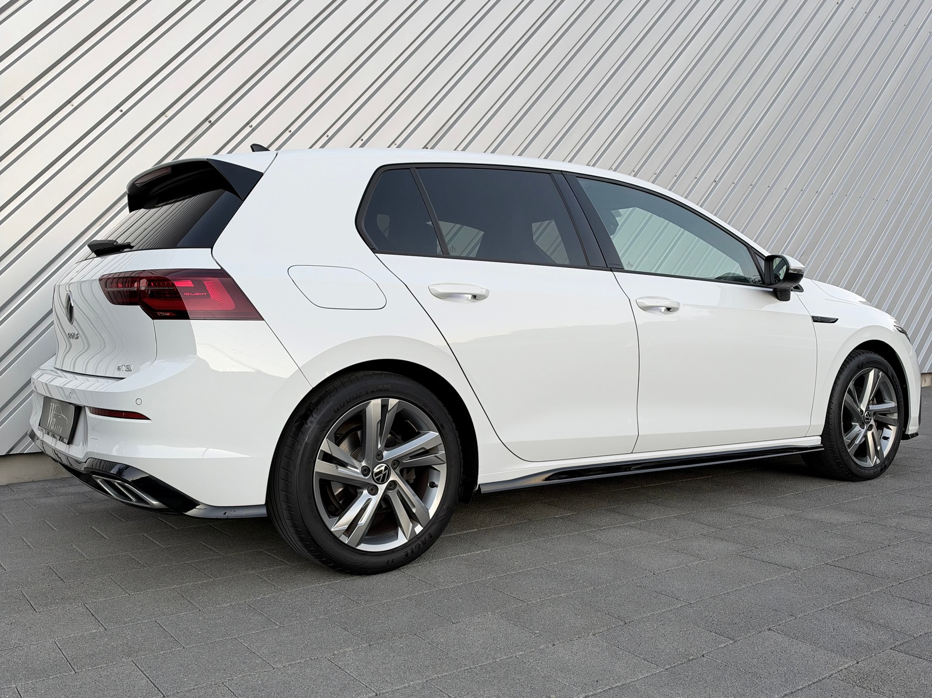 VW Golf 1.5 eTSI mHEV ACT R-Line DSG-showroom-element-2