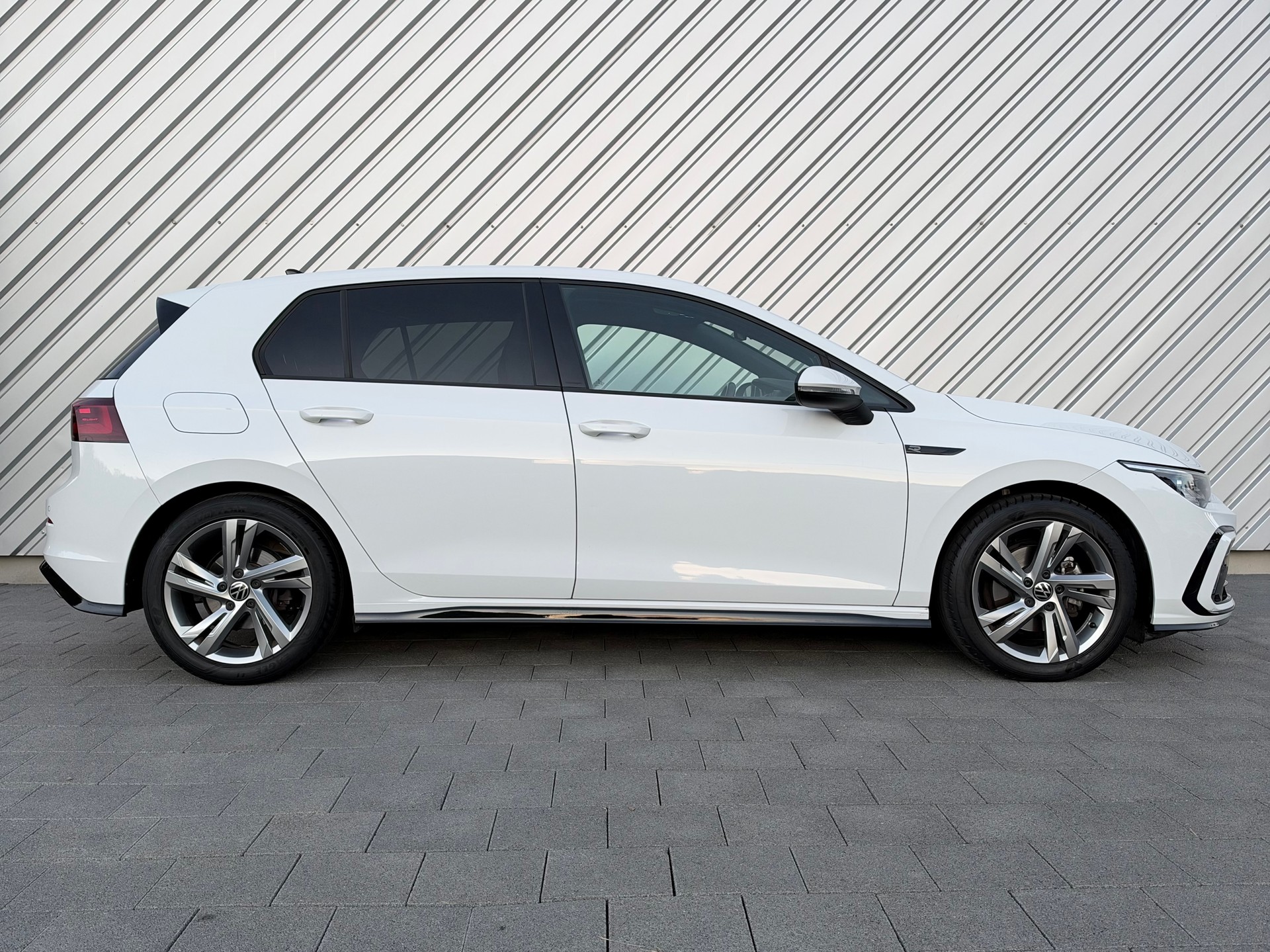 VW Golf 1.5 eTSI mHEV ACT R-Line DSG-showroom-element-1