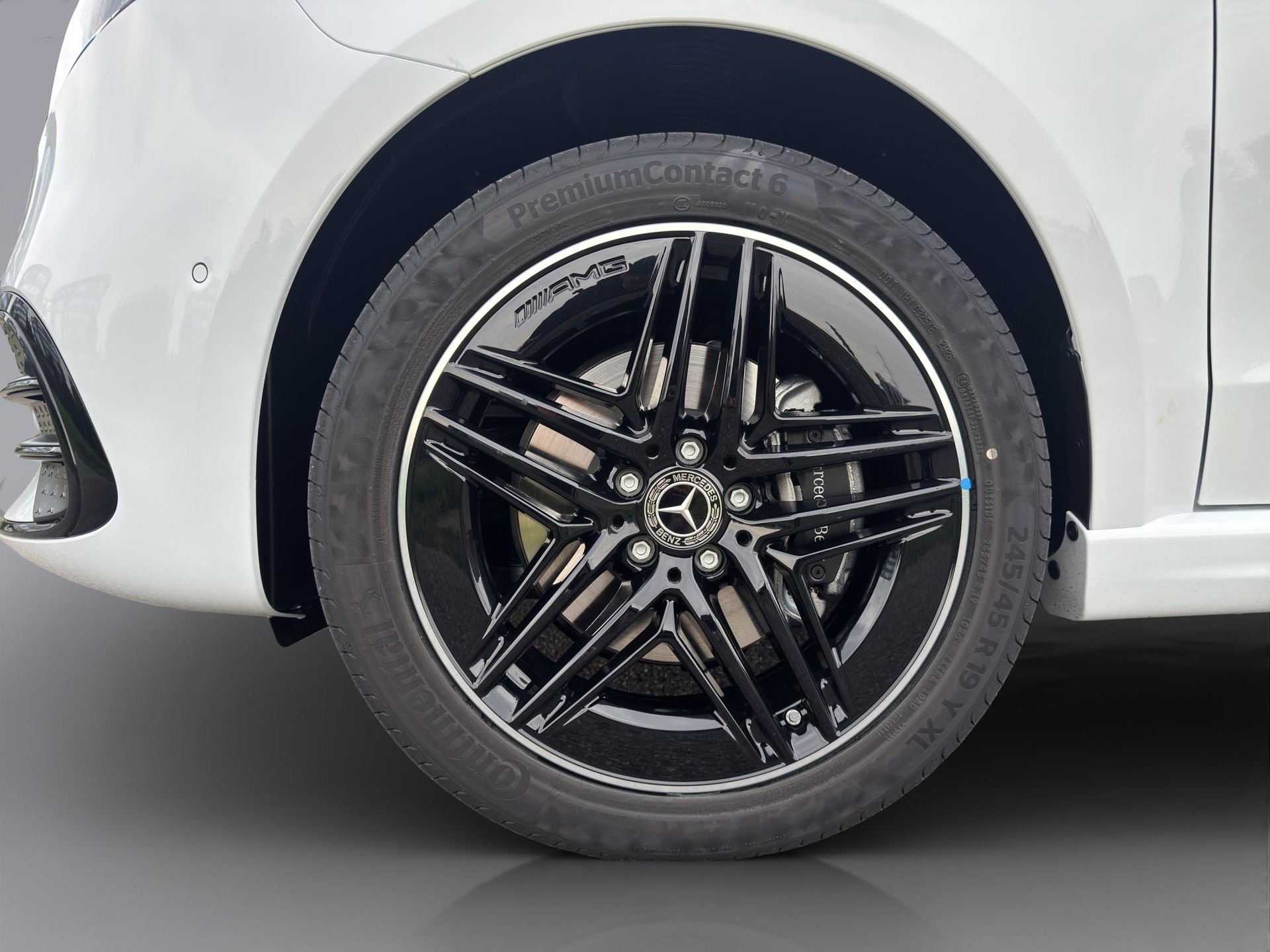 MERCEDES-BENZ V 300 d Exclusive Swiss Edition L 4Matic-image-2