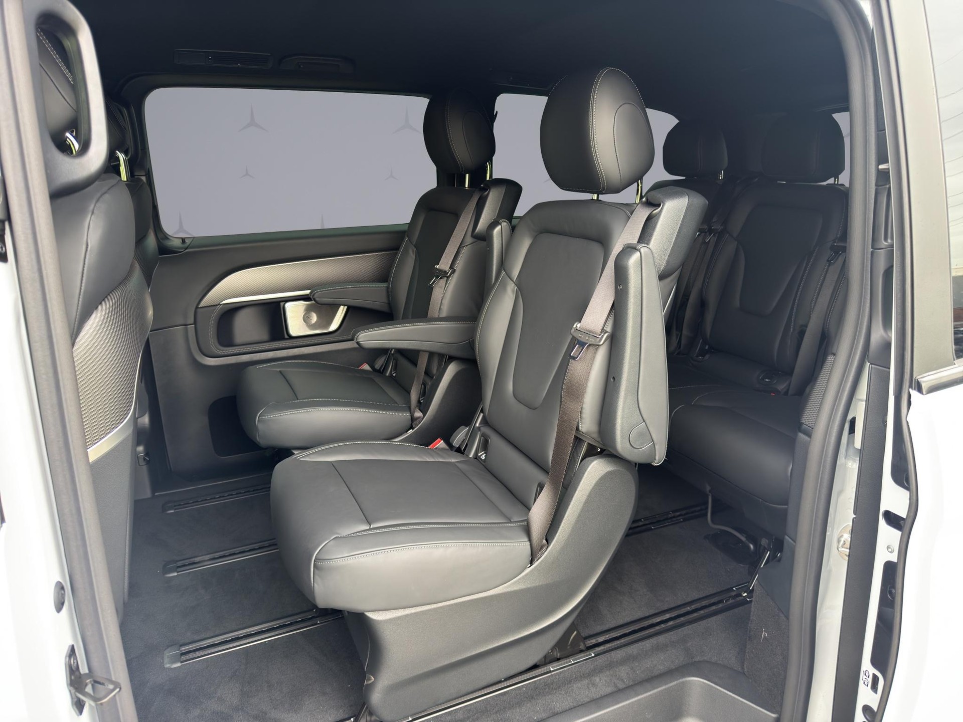 MERCEDES-BENZ V 300 d Exclusive Swiss Edition L 4Matic-image-13