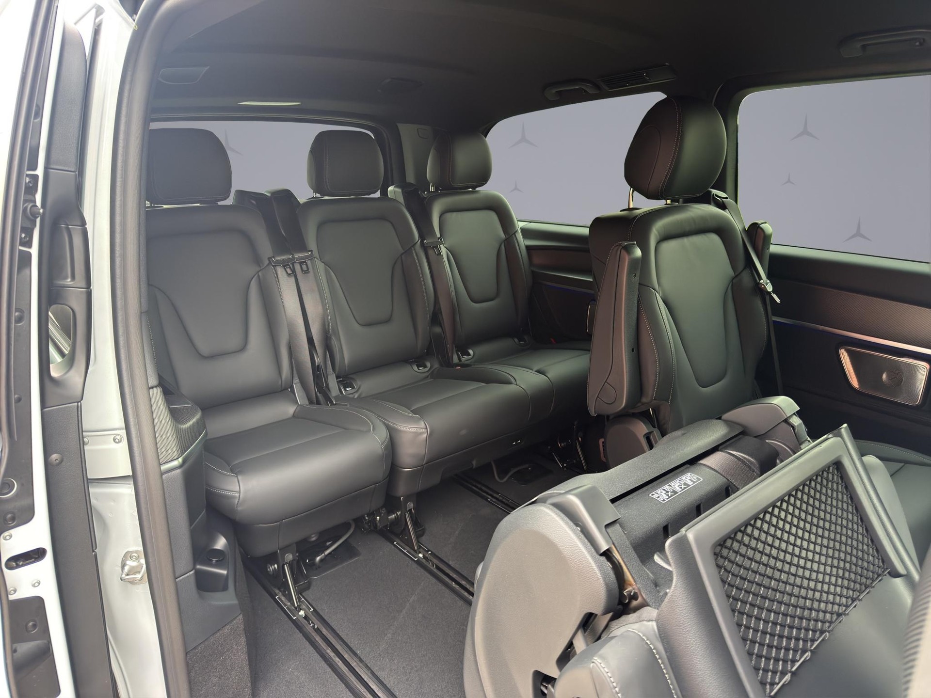 MERCEDES-BENZ V 300 d Exclusive Swiss Edition L 4Matic-image-18