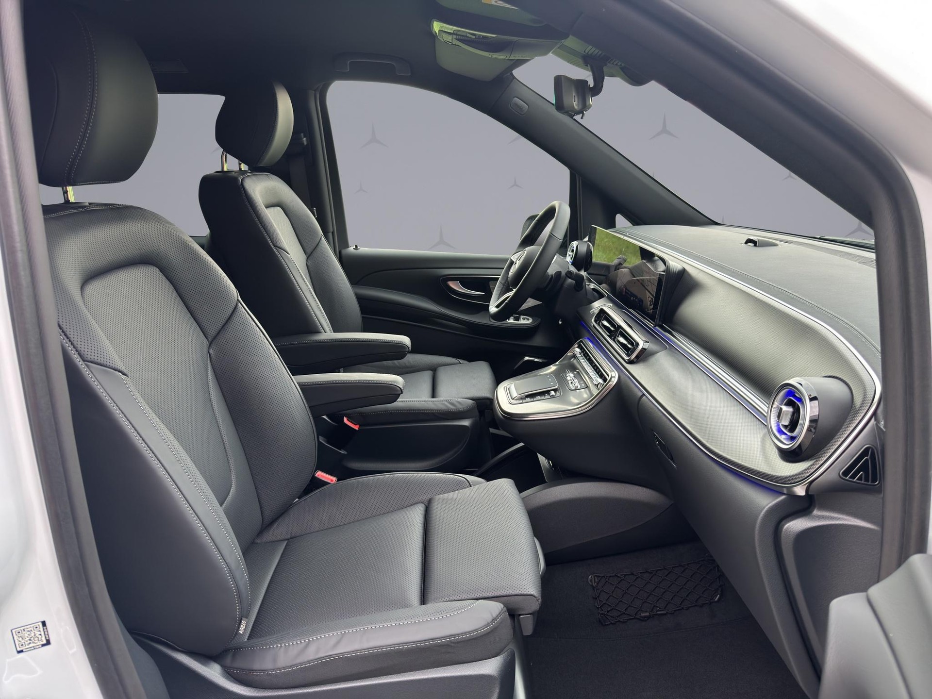 MERCEDES-BENZ V 300 d Exclusive Swiss Edition L 4Matic-image-17