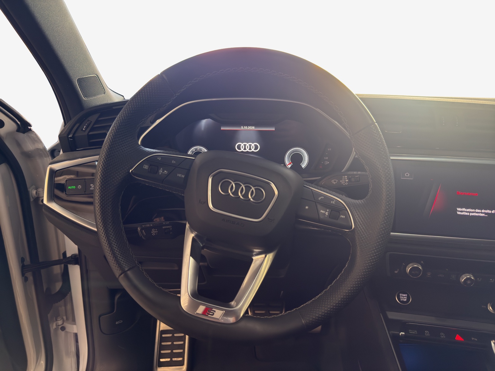 AUDI Q3 Sportback 40 TFSI S line quattro S-tronic-image-9