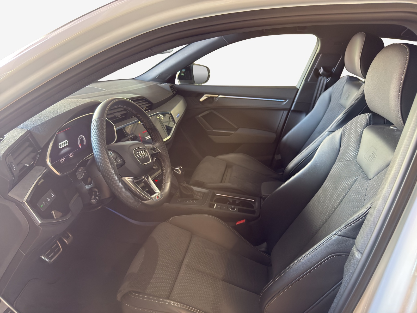 AUDI Q3 Sportback 40 TFSI S line quattro S-tronic-image-7