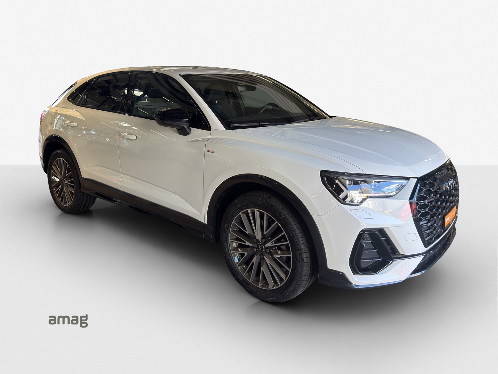 AUDI Q3 Sportback 40 TFSI S line quattro S-tronic-image-5