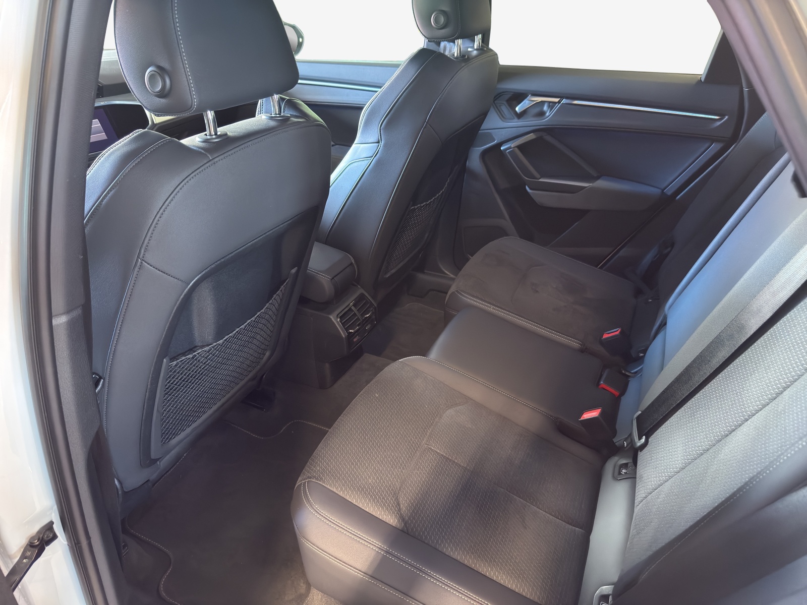 AUDI Q3 Sportback 40 TFSI S line quattro S-tronic-image-11