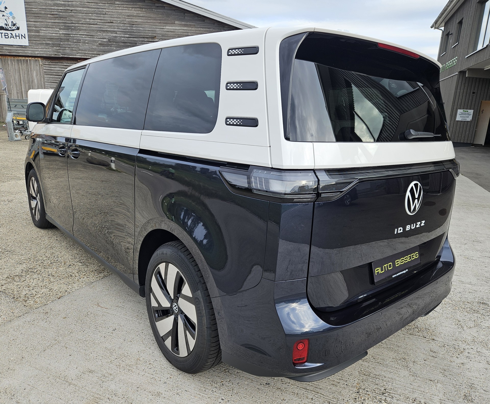 VW ID.Buzz LWB Pro mit 6-Sitzplätzen-image-4
