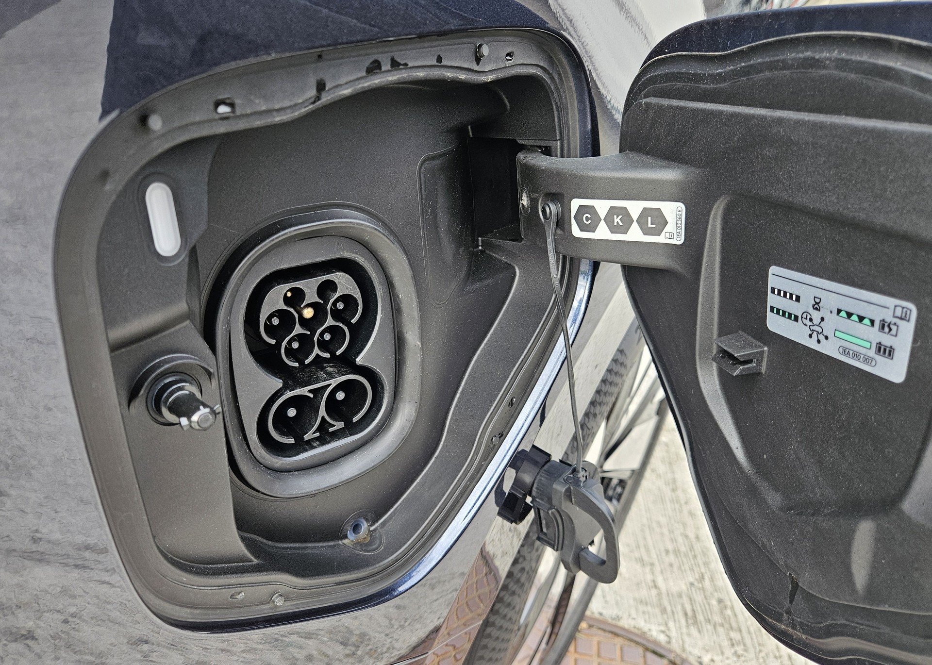 VW ID.Buzz LWB Pro mit 6-Sitzplätzen-image-7