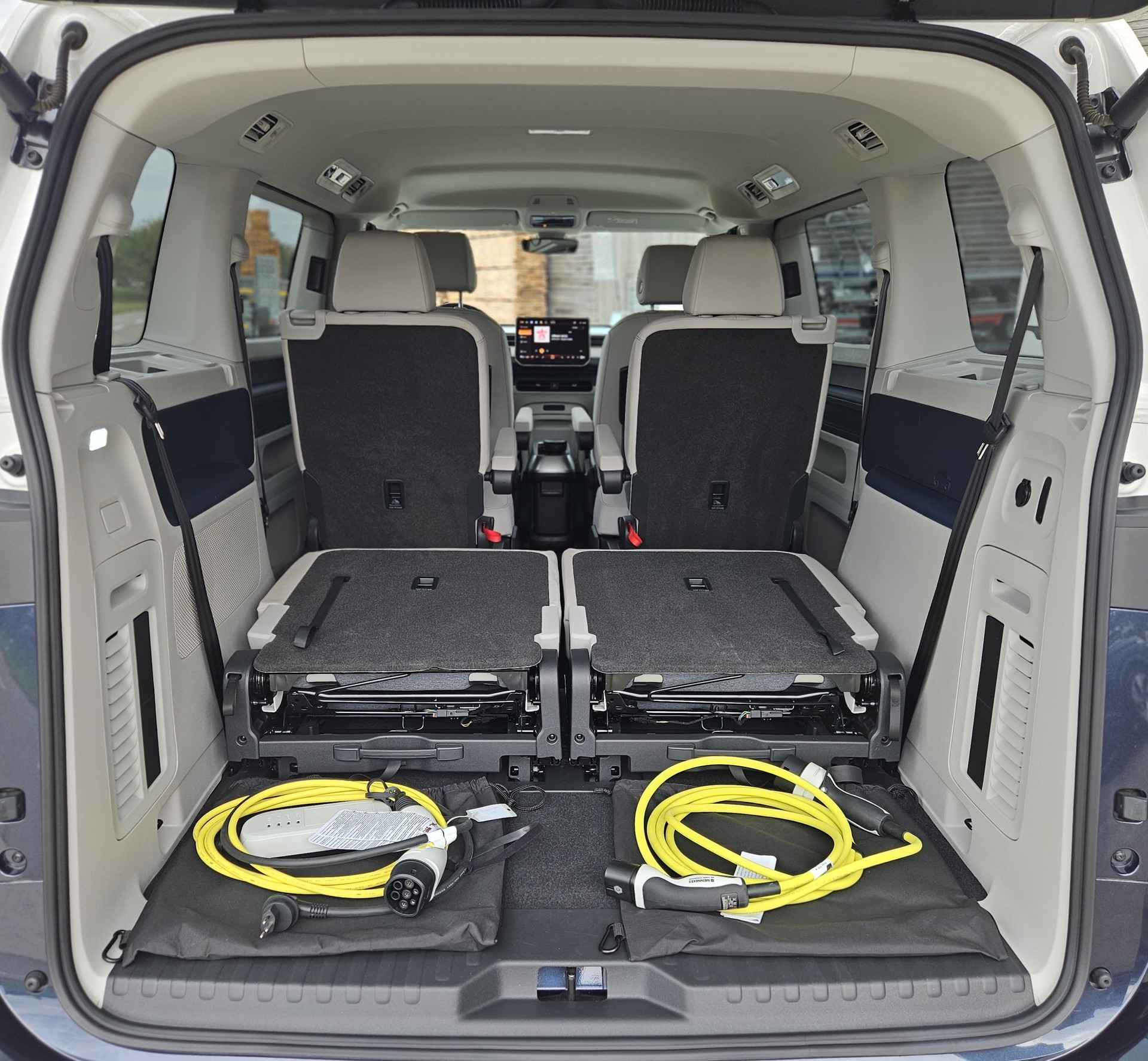 VW ID.Buzz LWB Pro mit 6-Sitzplätzen-image-28