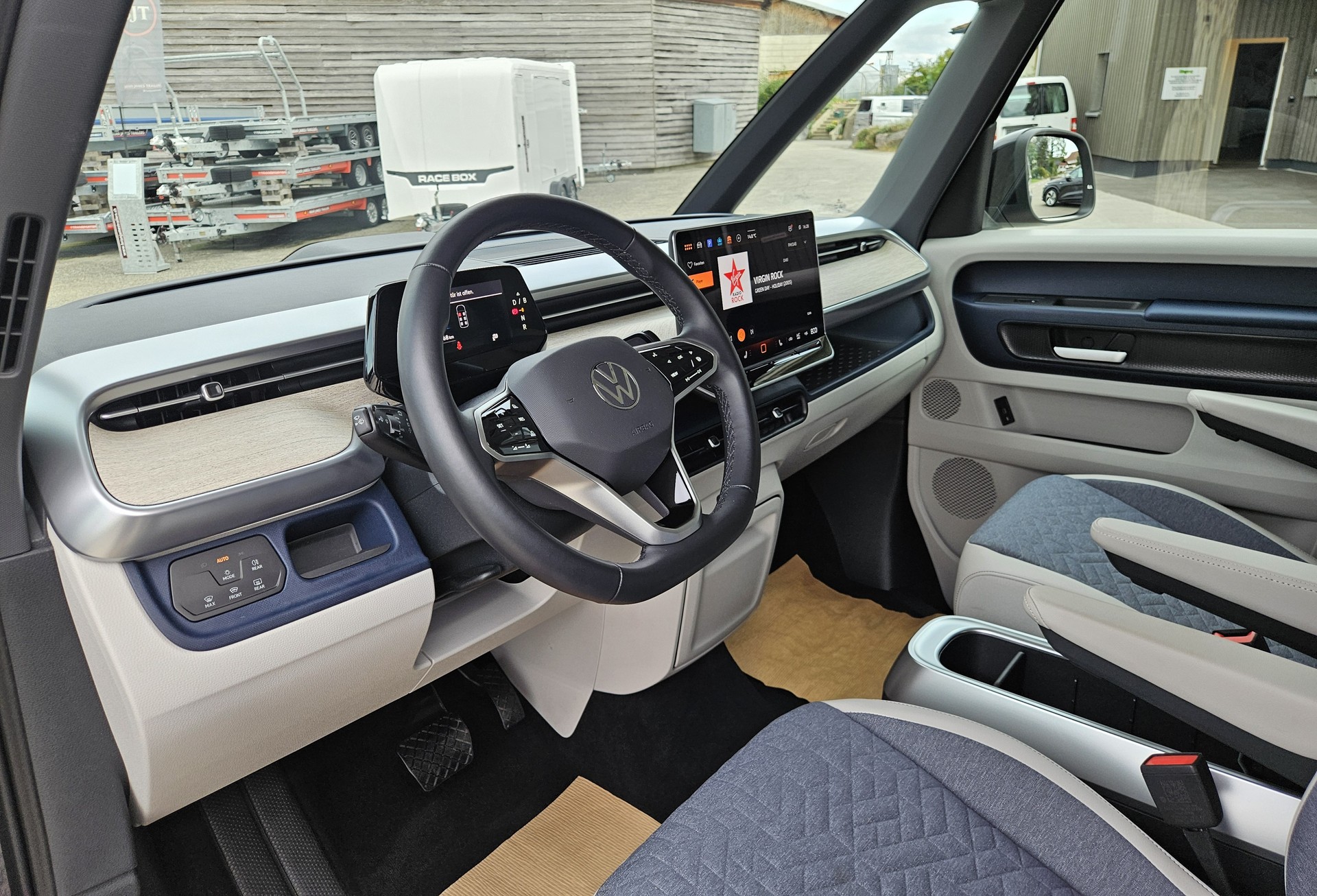 VW ID.Buzz LWB Pro mit 6-Sitzplätzen-image-10