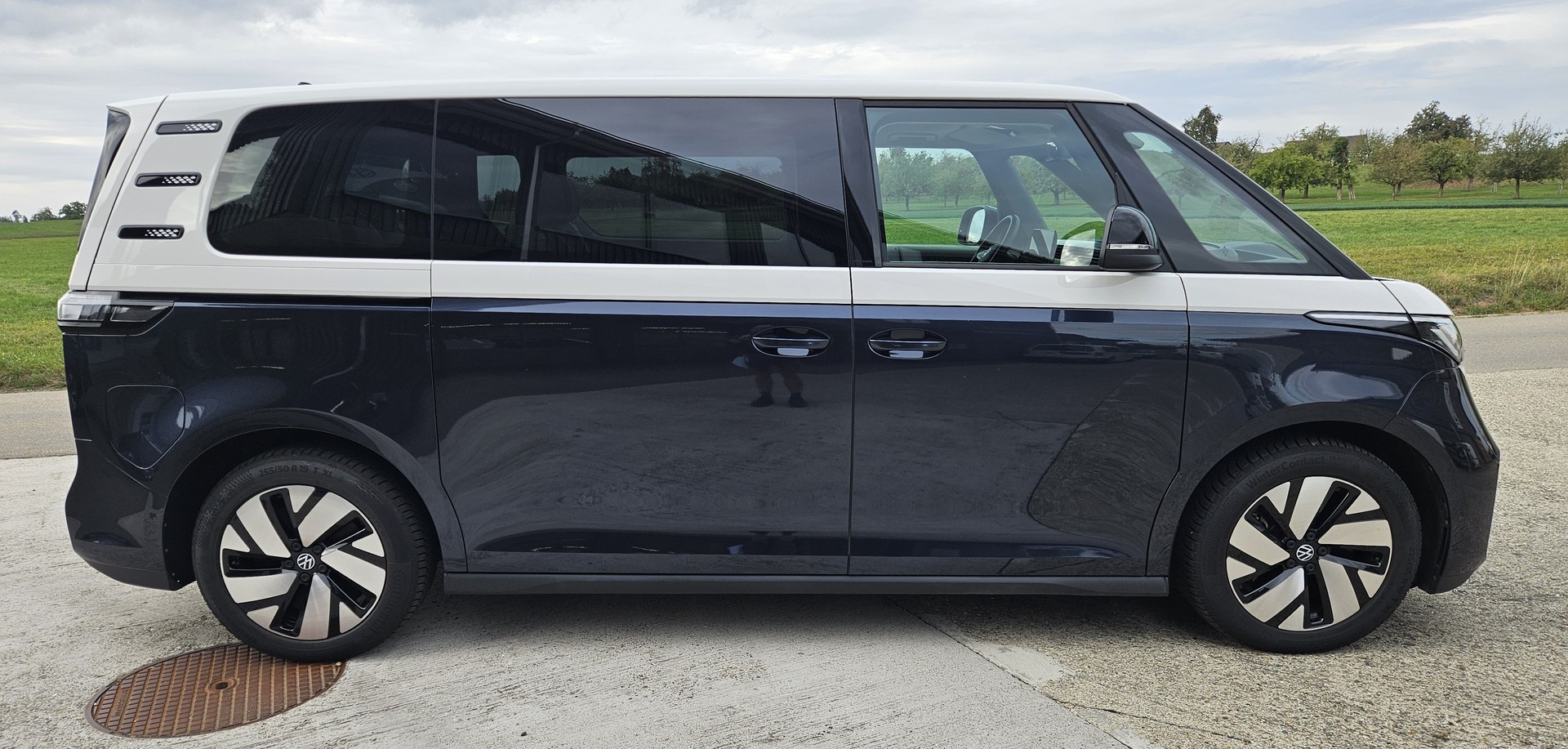 VW ID.Buzz LWB Pro mit 6-Sitzplätzen-image-8