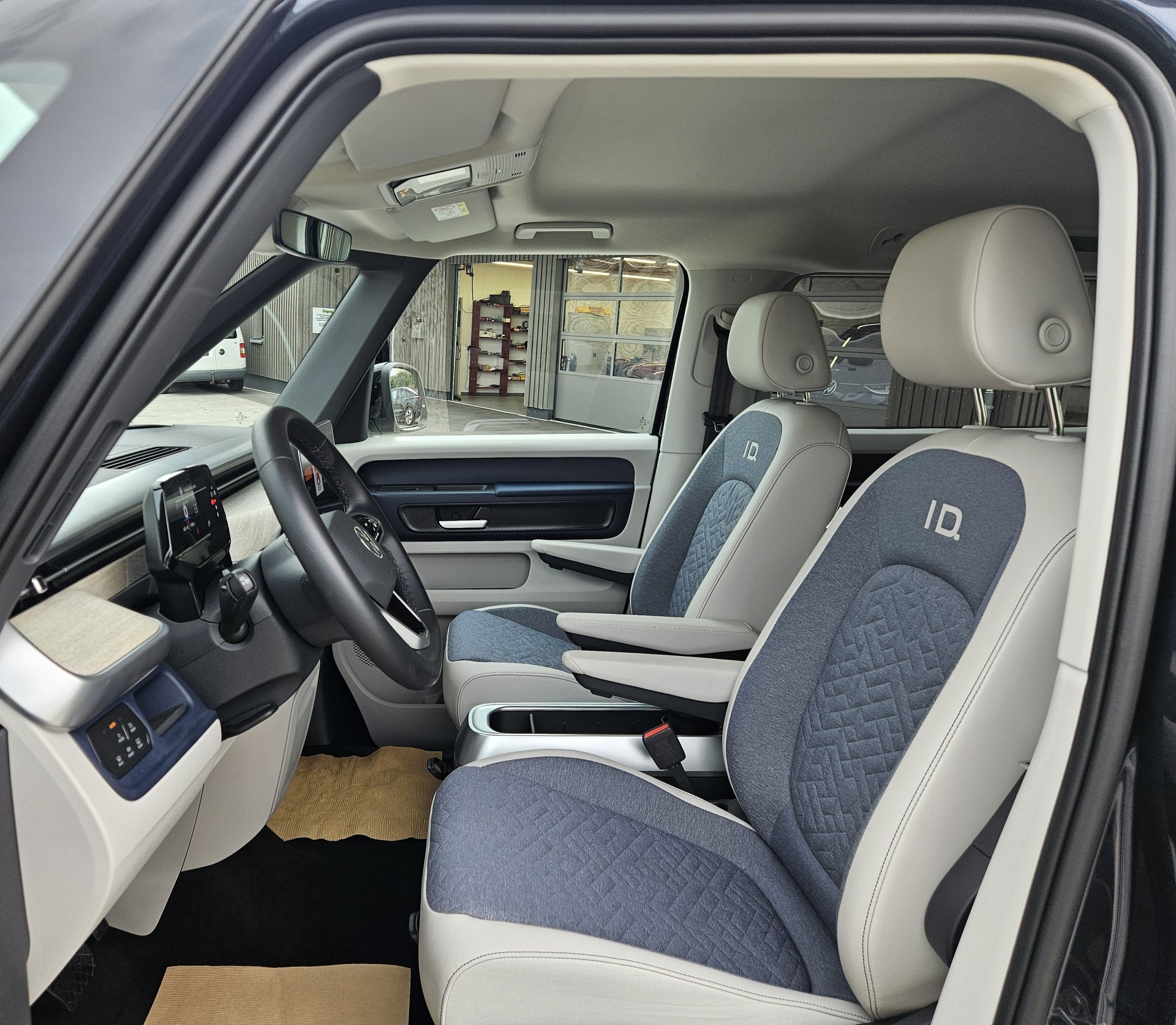 VW ID.Buzz LWB Pro mit 6-Sitzplätzen-image-9