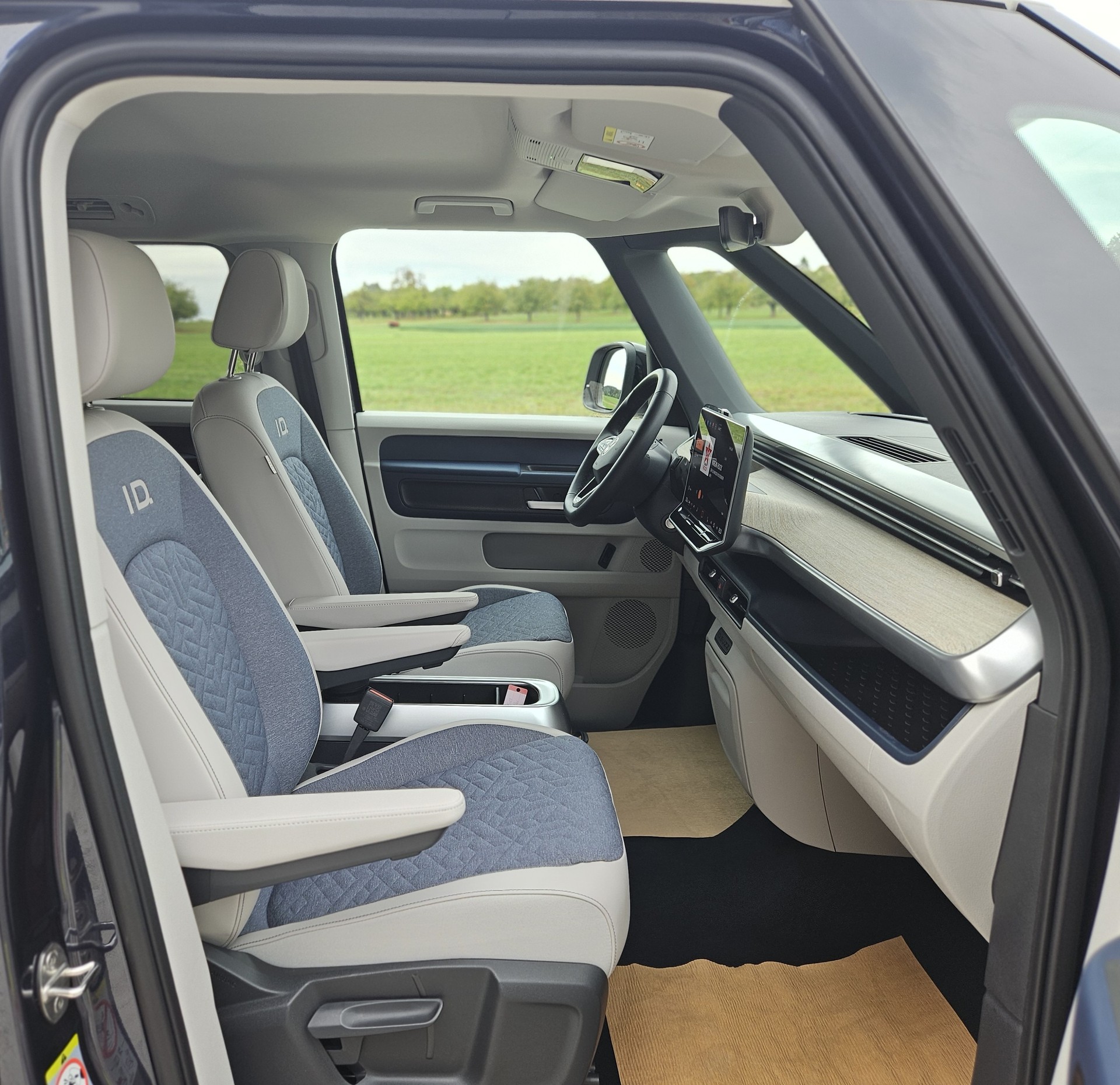 VW ID.Buzz LWB Pro mit 6-Sitzplätzen-image-11