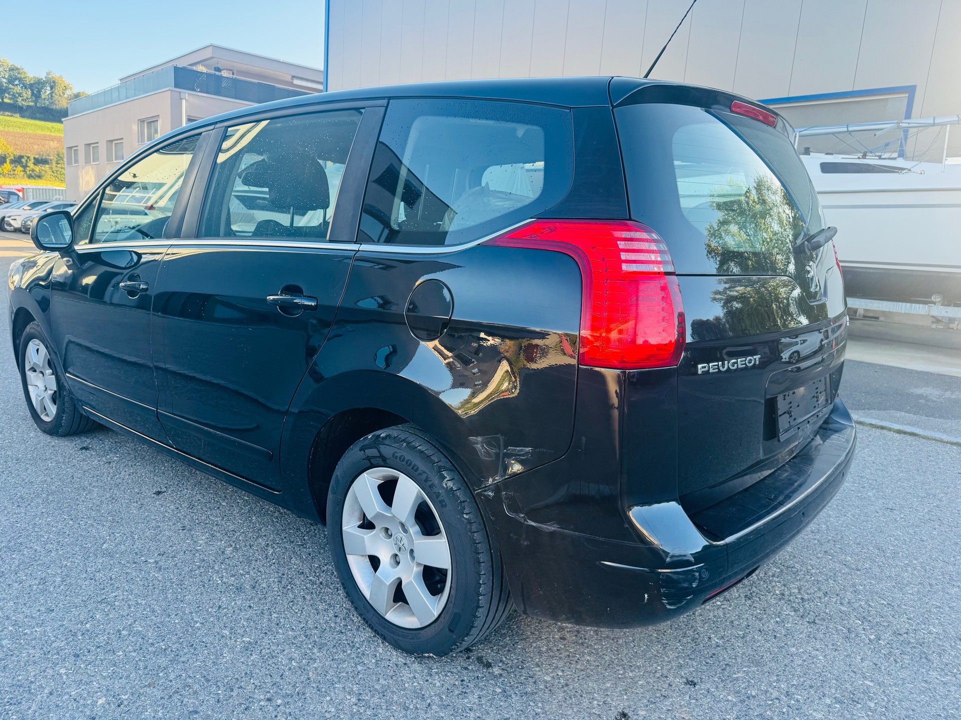 PEUGEOT 5008 1.6 16V T Sport Pack-image-11